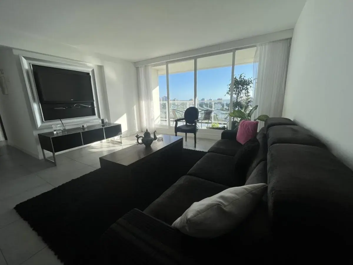 Two-Bedroom Deluxe Apartment with Ocean View in Yoo Punta Del Este Two-Bedroom Deluxe Apartment with Ocean View in Yoo Punta Del Este