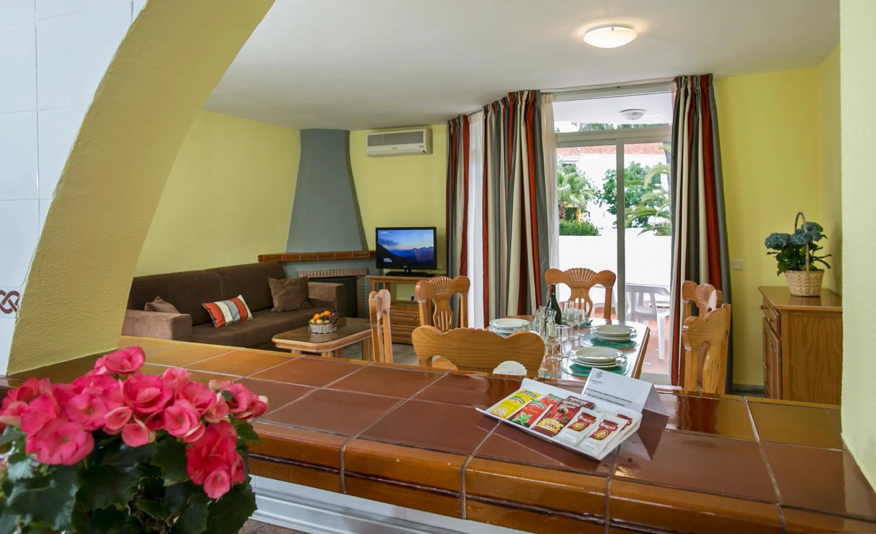 Dining area in Ona Campanario