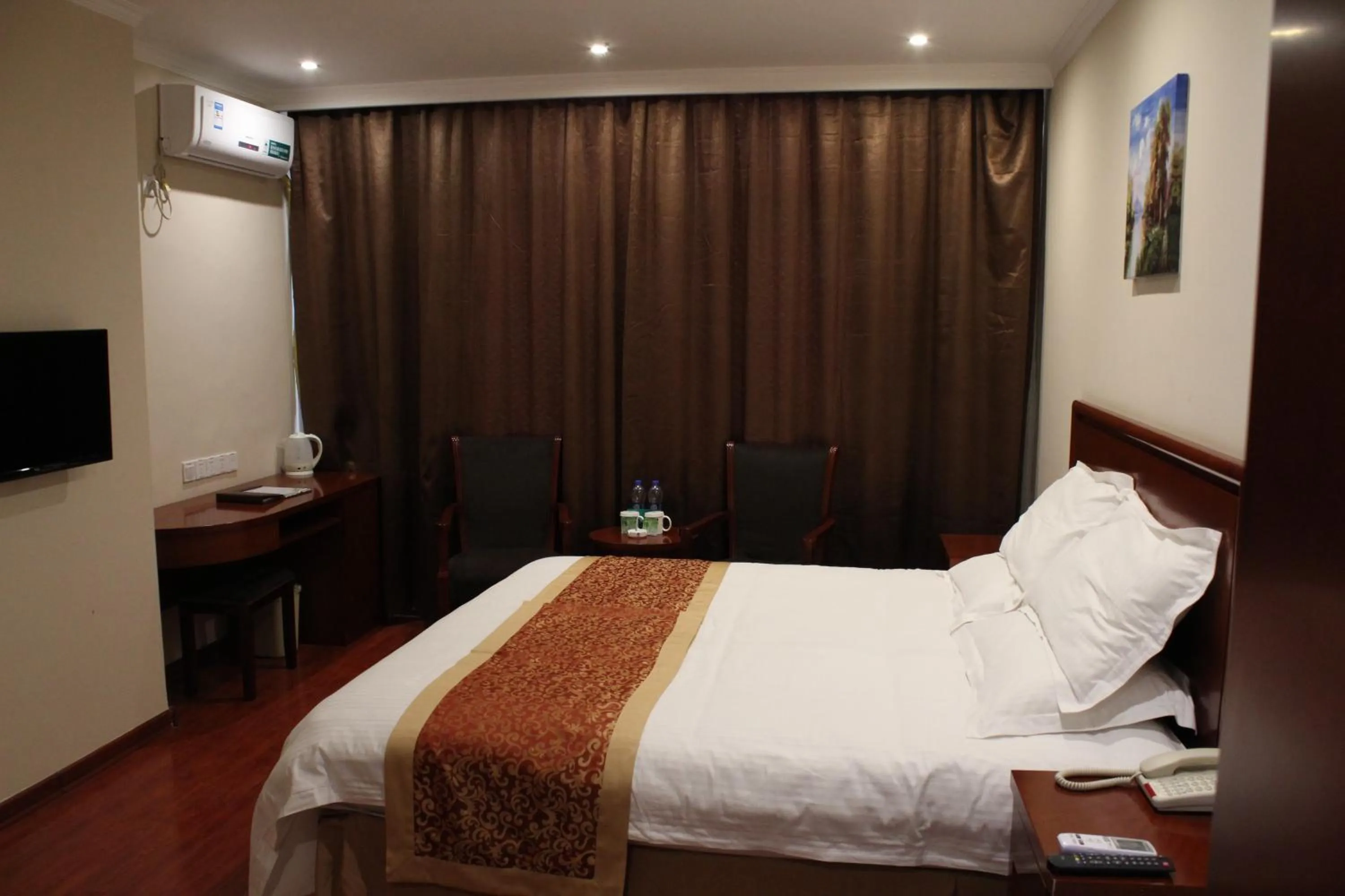 Photo of the whole room in GreenTree Inn Zhangjiakou Yu County Bus Station Business Hotel