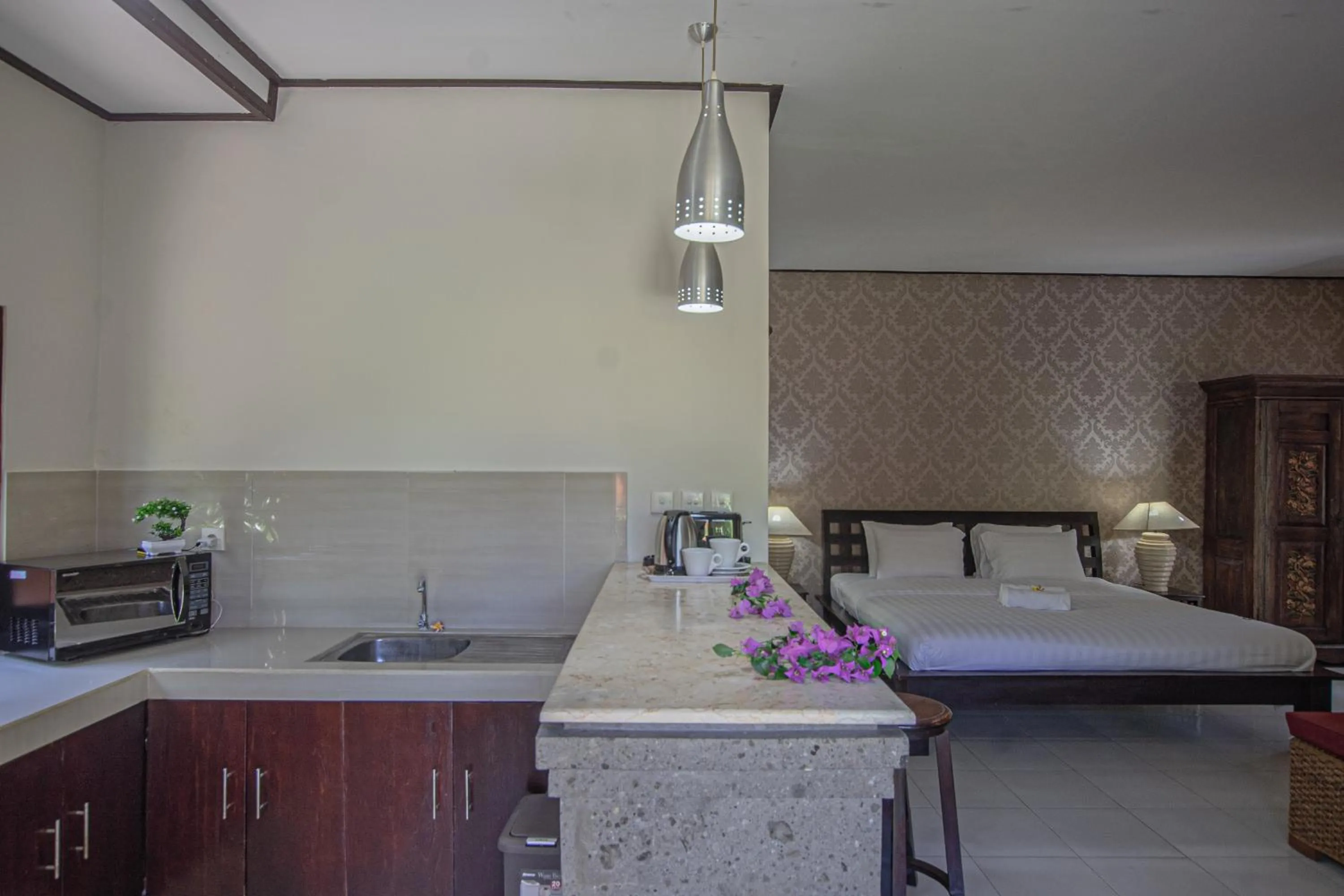 Kitchen or kitchenette, Bed in Panorama Cottages I