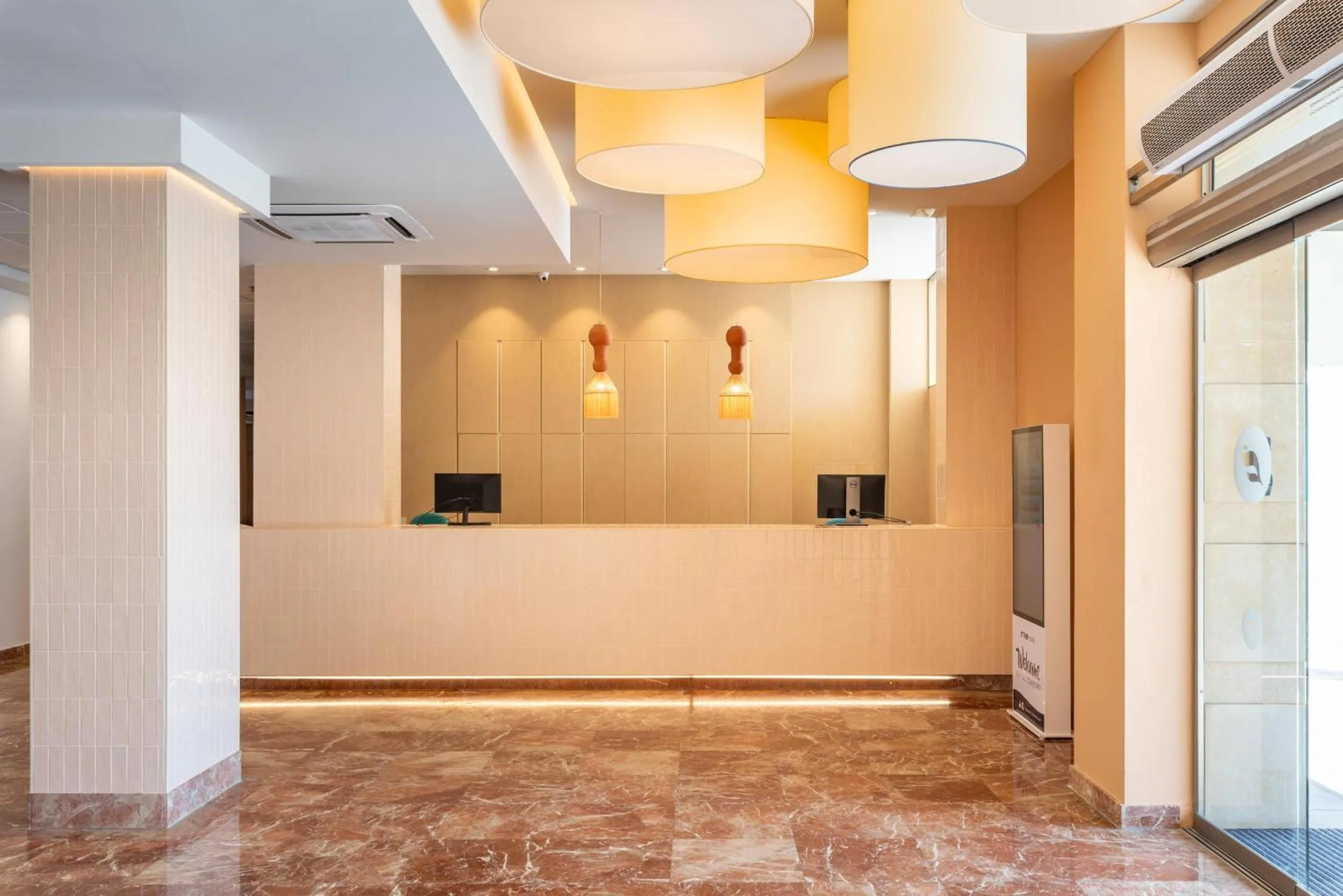 Lobby or reception in THB San Fermín