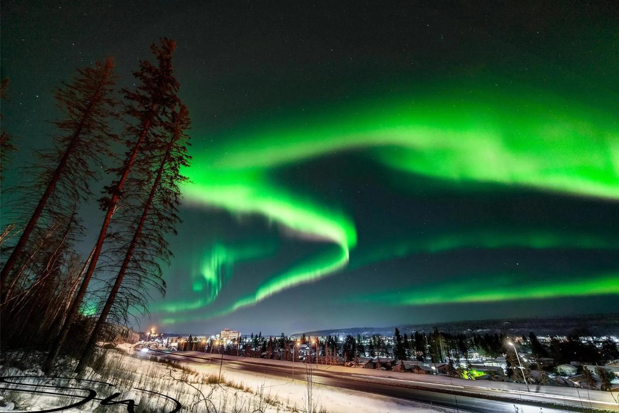 Night in Top Floor Riverfront Condo with Stellar Sunsets!