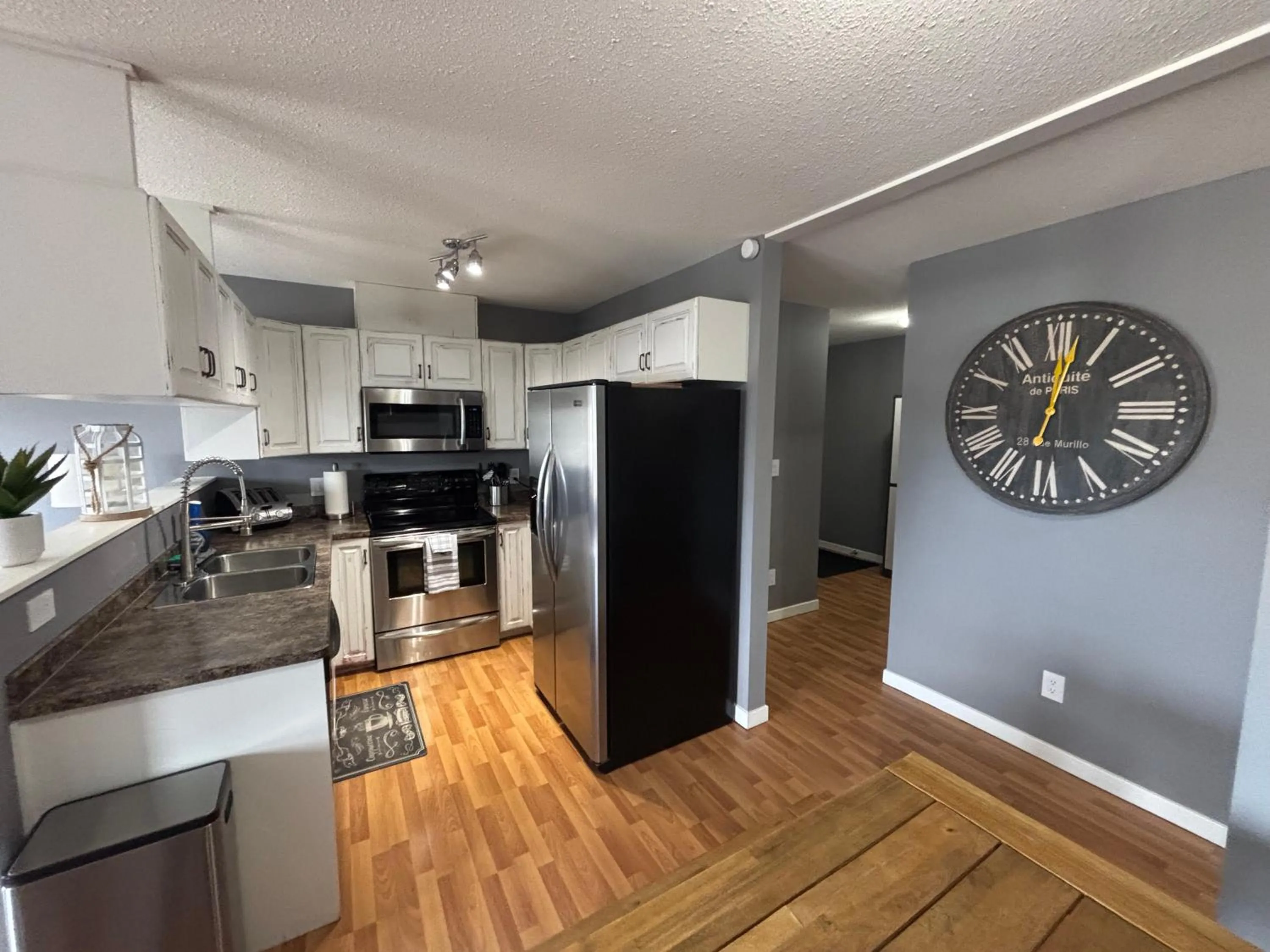 kitchen in Top Floor Riverfront Condo with Stellar Sunsets!