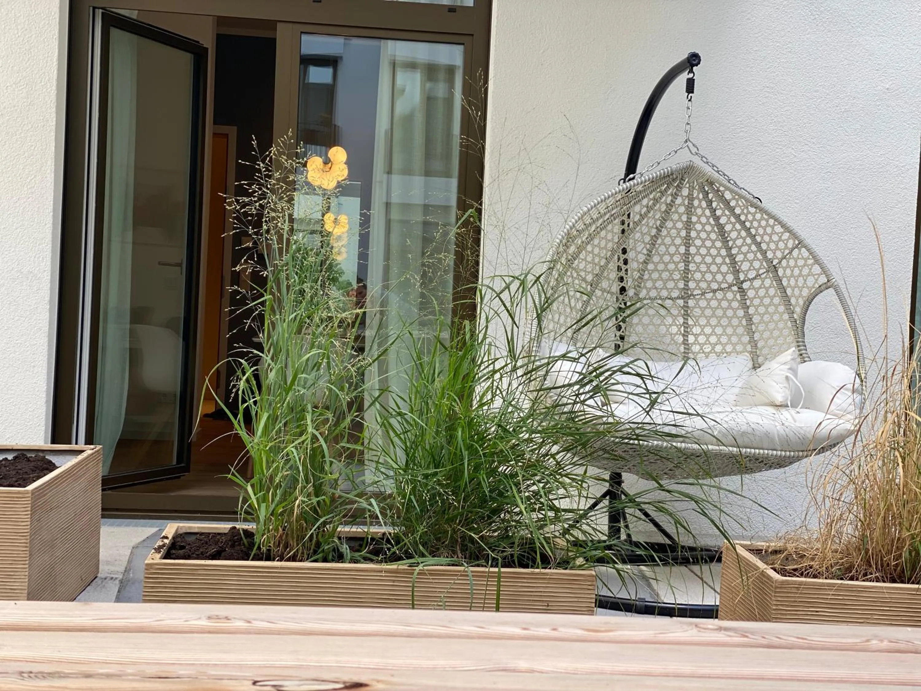 Patio in Pure Berlin Apartments - Luxury at Pure Living in City Center