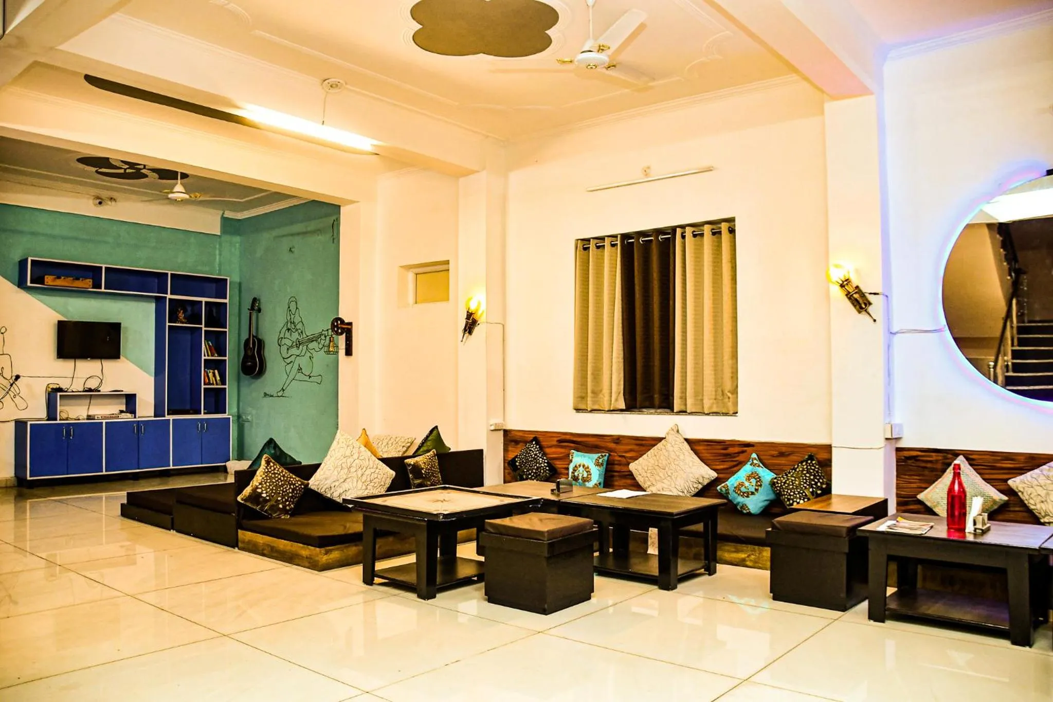 Living room in Blue River Hostel, Rishikesh