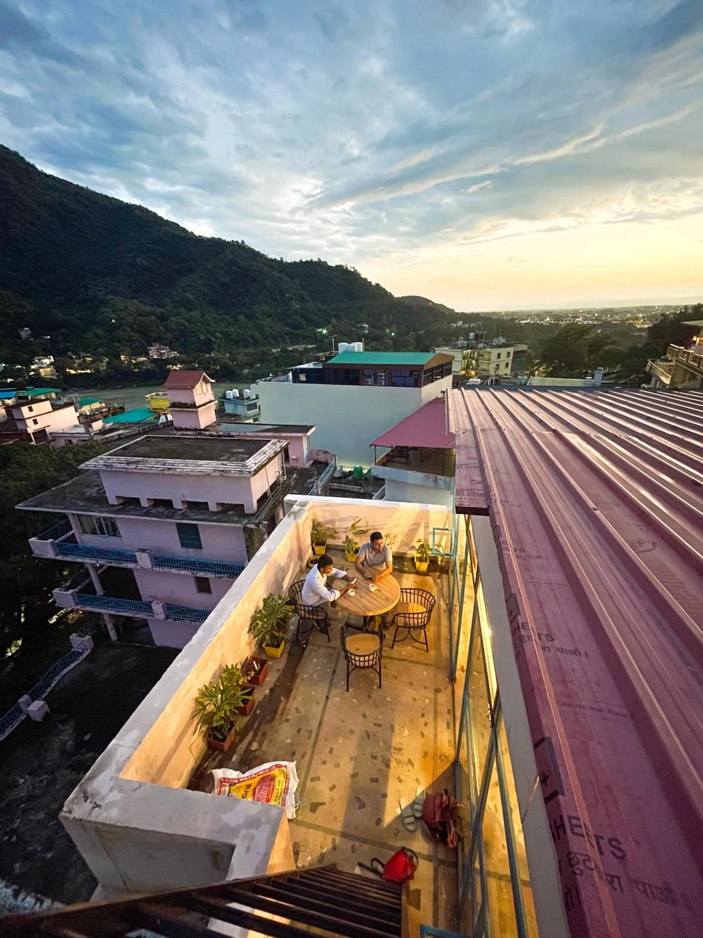 Restaurant/places to eat in Blue River Hostel, Rishikesh