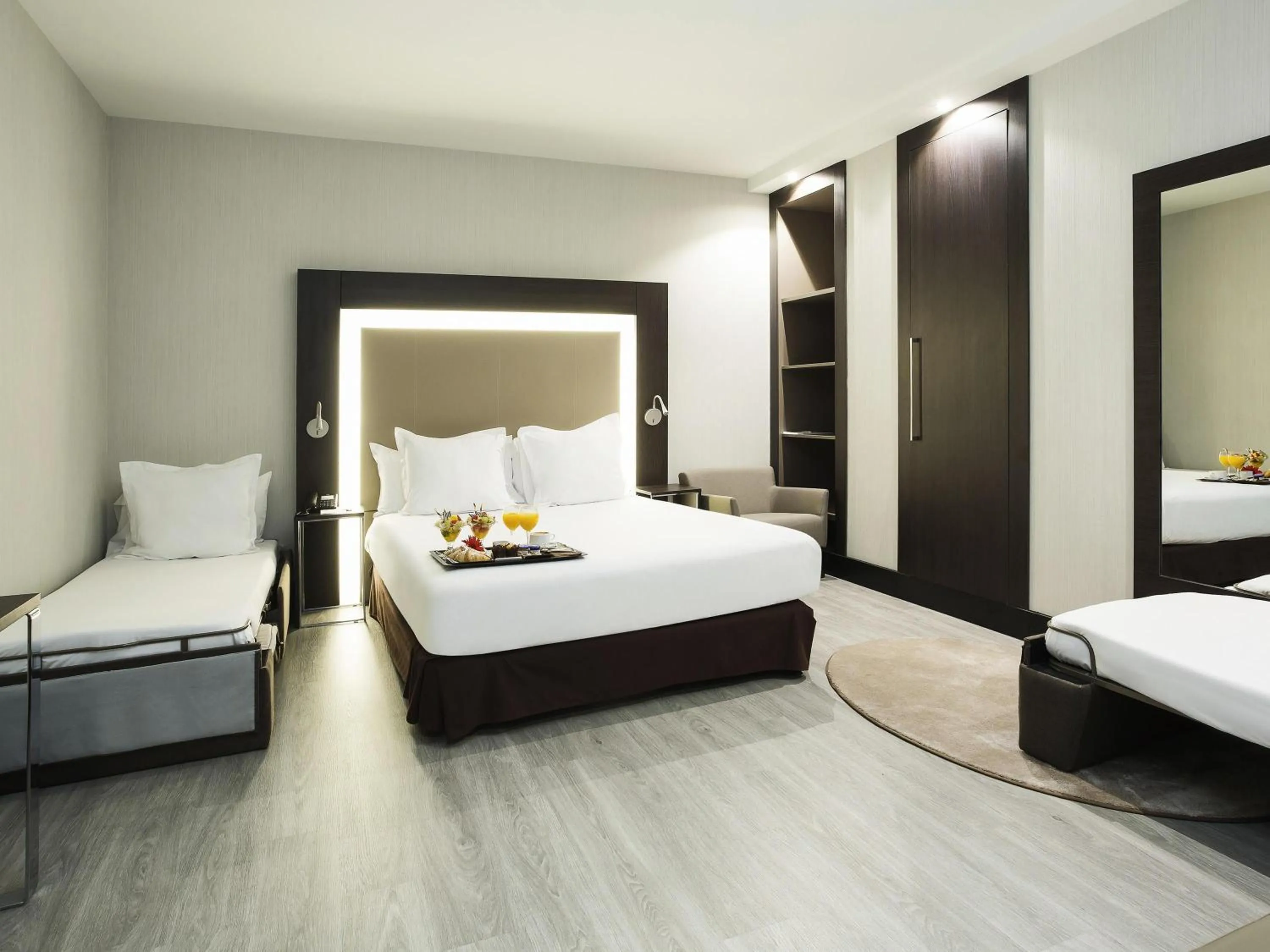 Bedroom, Bed in Novotel Madrid Center