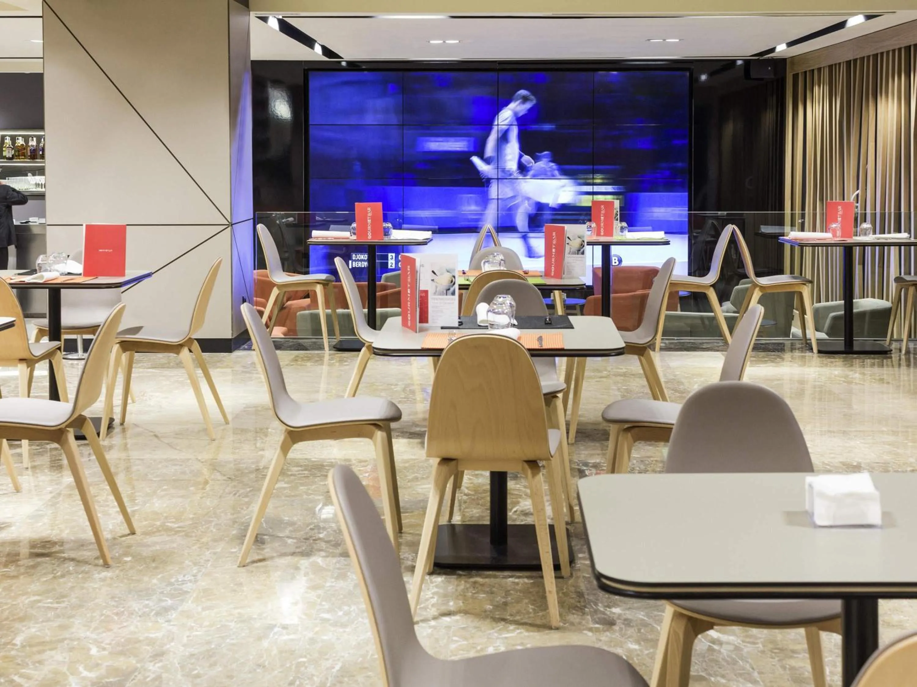 Restaurant/places to eat in Novotel Madrid Center