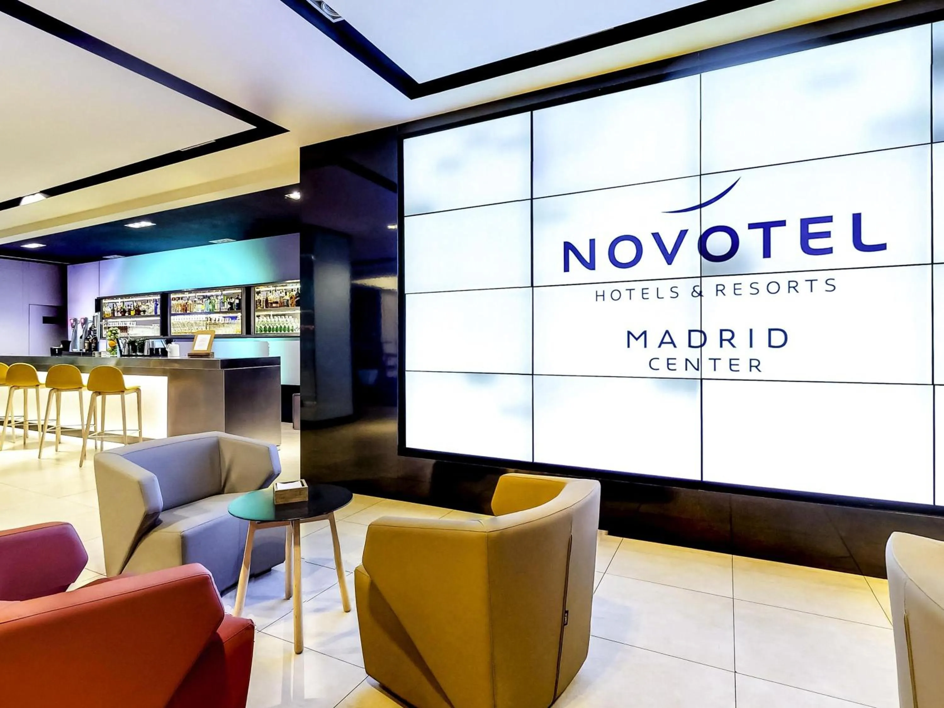Lounge or bar in Novotel Madrid Center