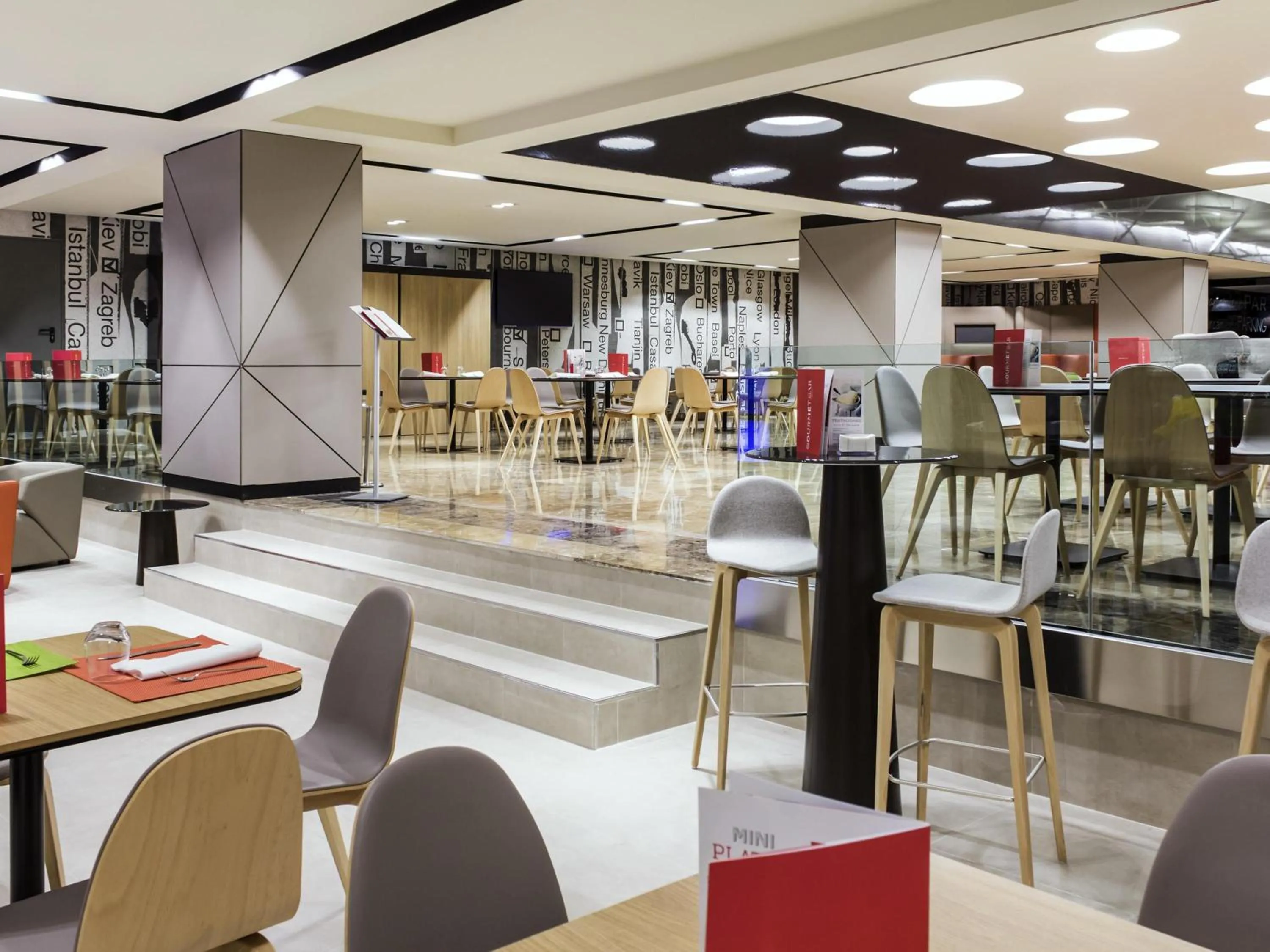 Lounge or bar in Novotel Madrid Center