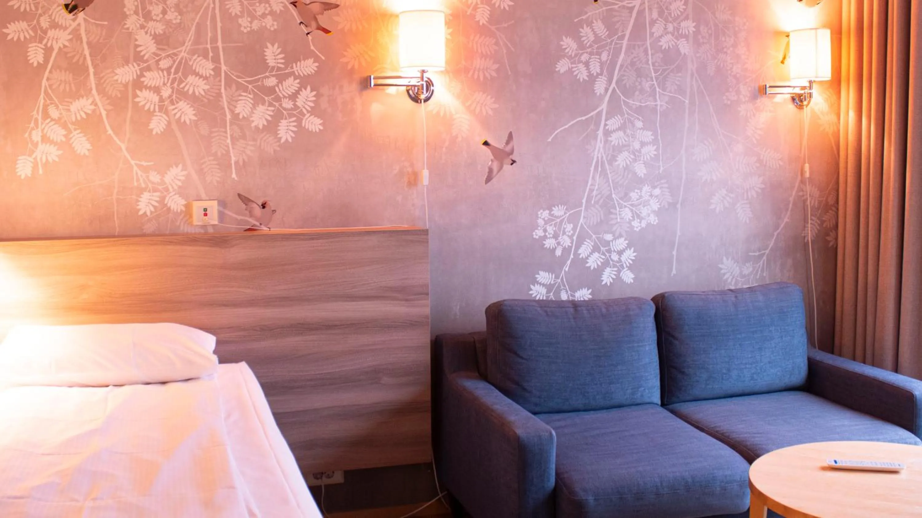 Seating area, Bed in Ullevål Hotel