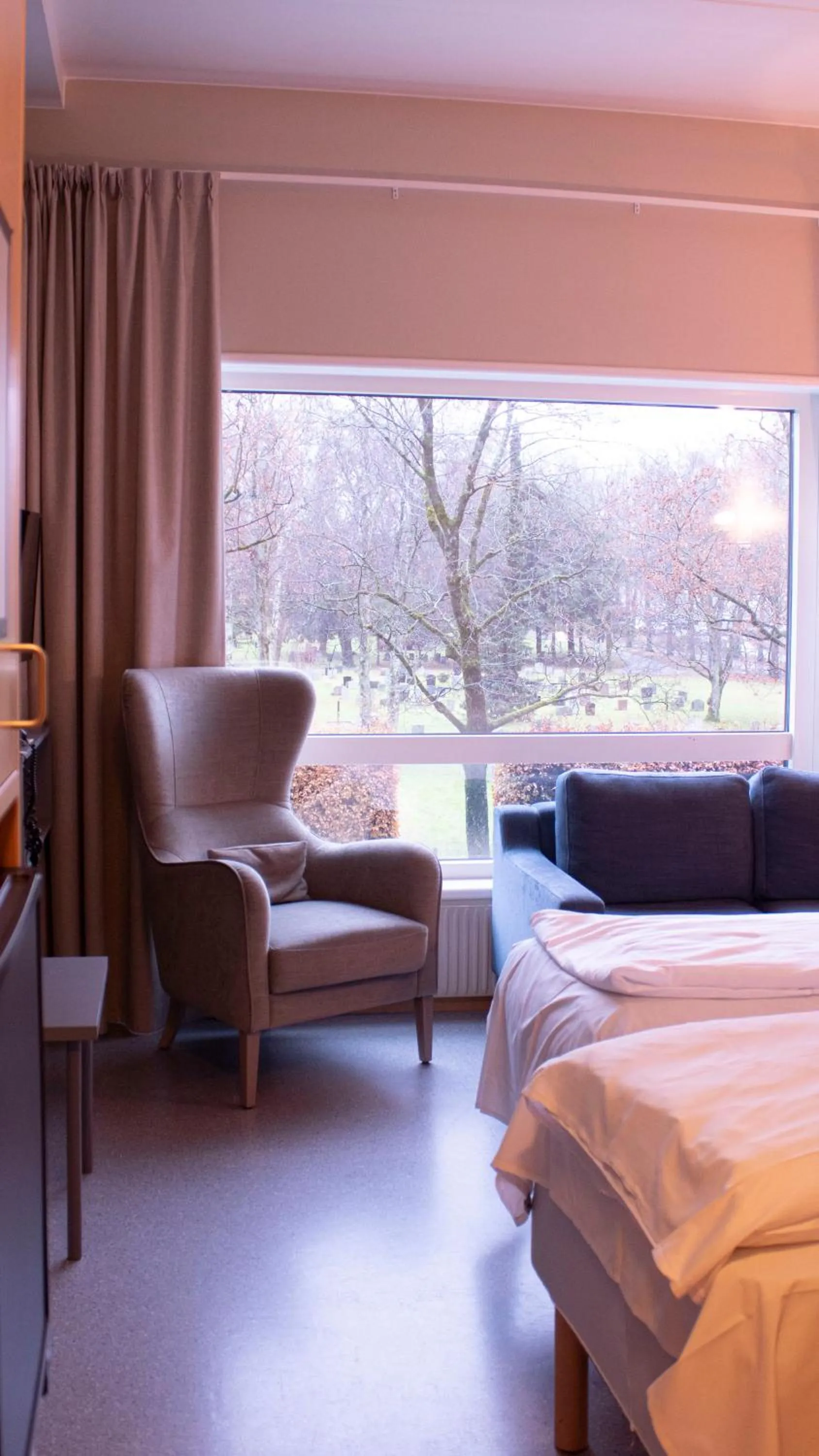 Seating area, Bed in Ullevål Hotel