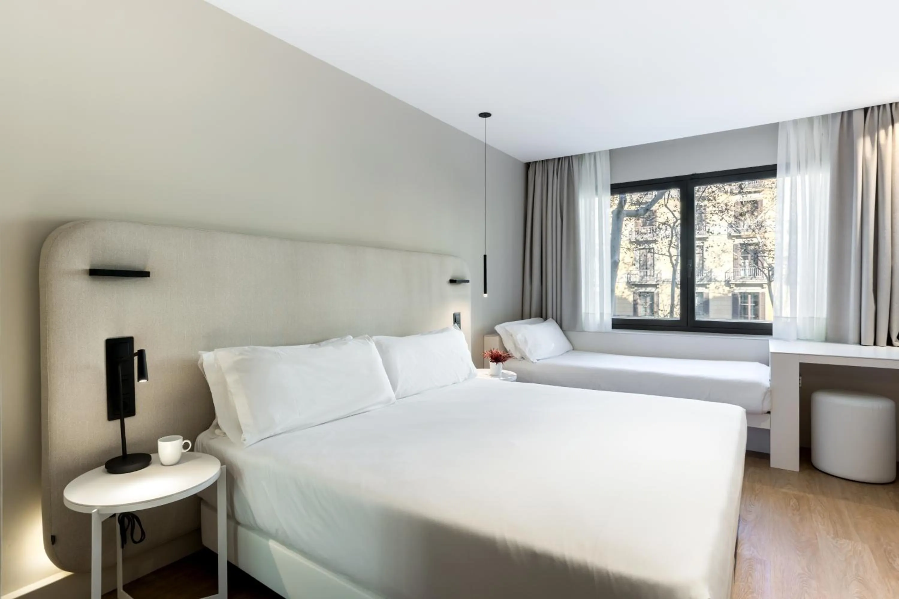 Photo of the whole room, Bed in Royal Ramblas