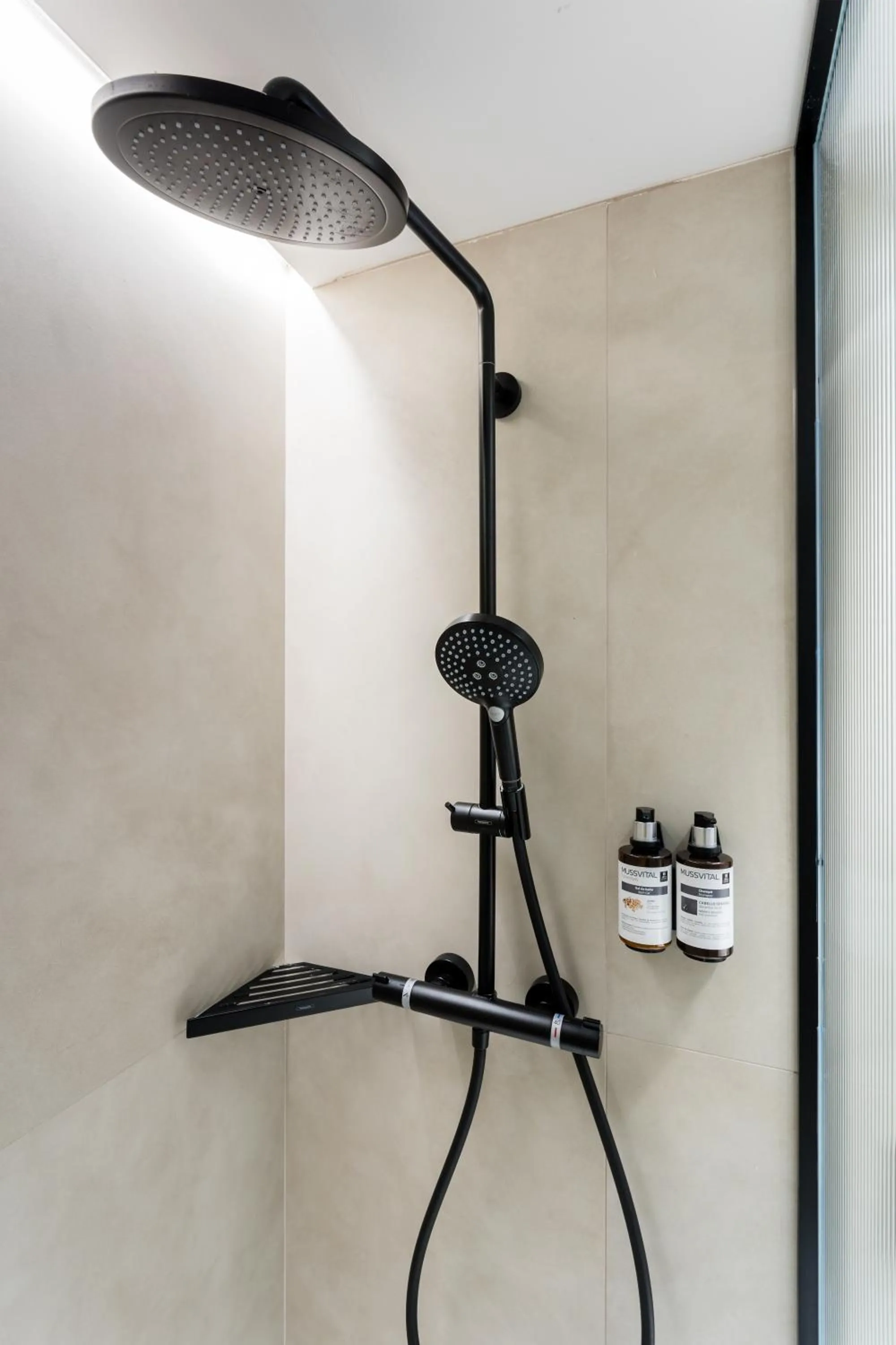 Shower in Royal Ramblas