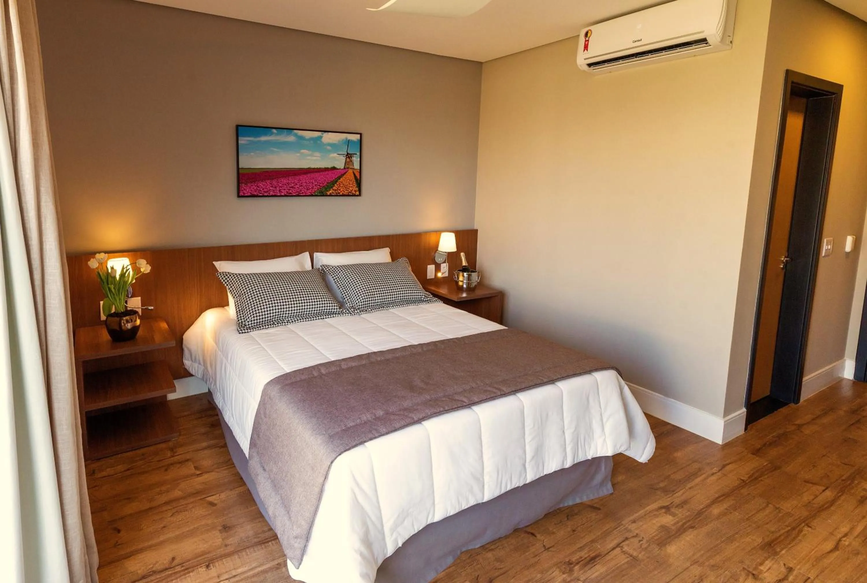 Standard Cama Casal in Royal Tulip Holambra