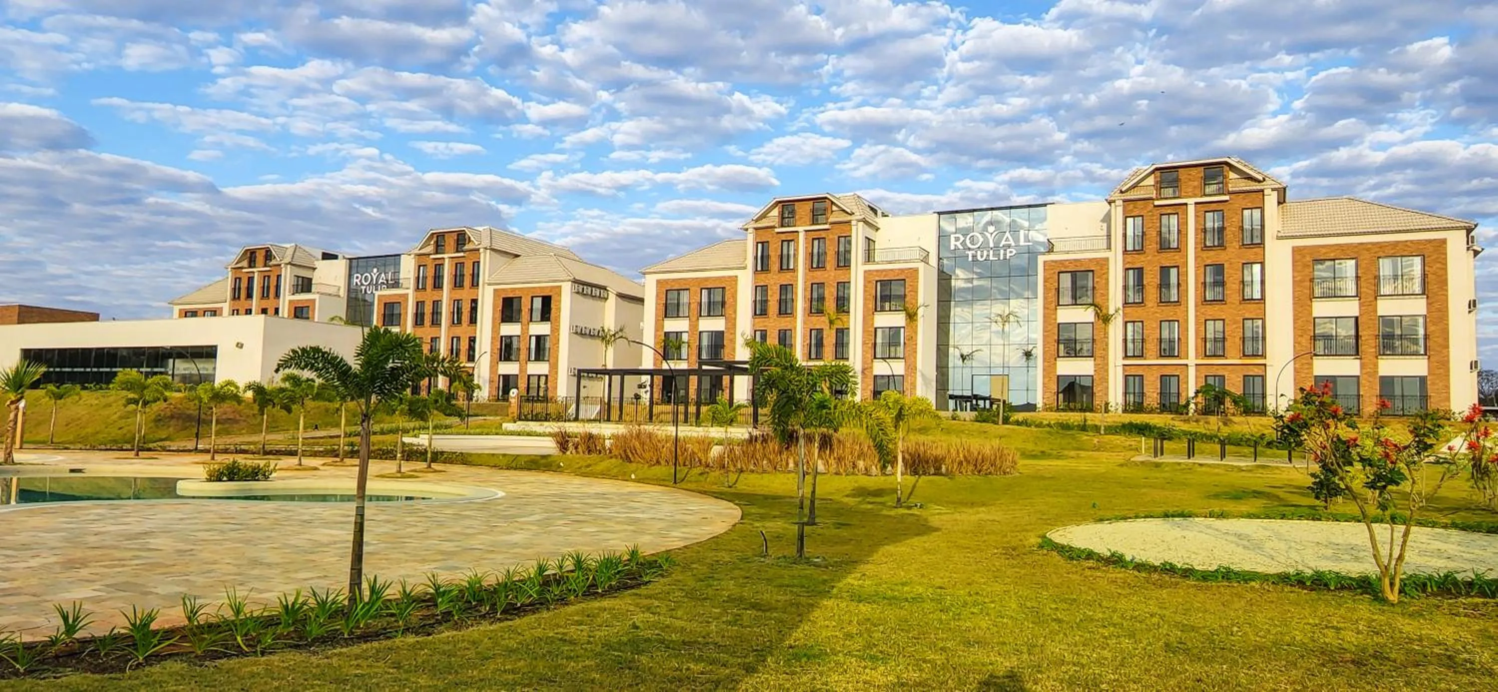 Property building in Royal Tulip Holambra