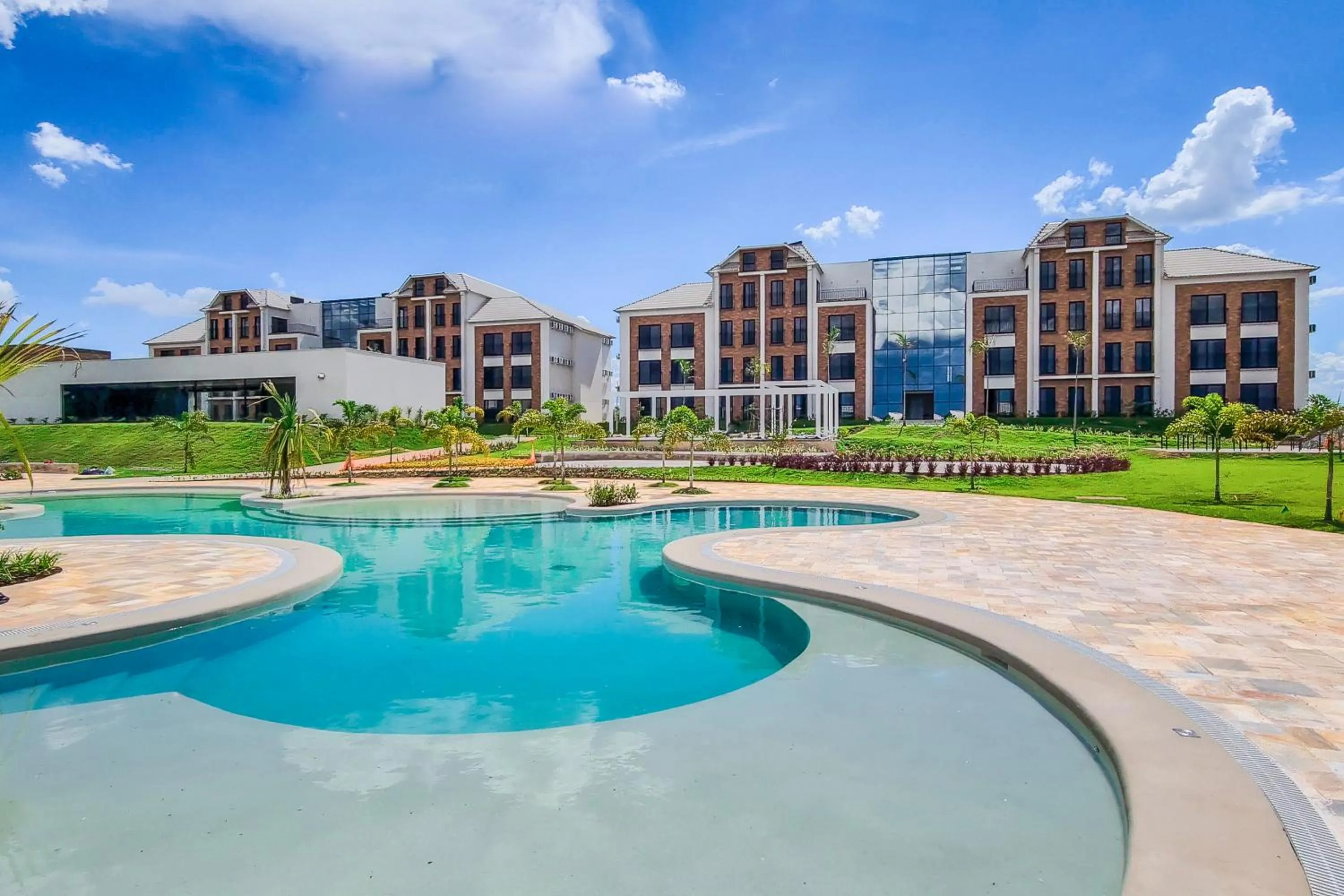 Property building in Royal Tulip Holambra