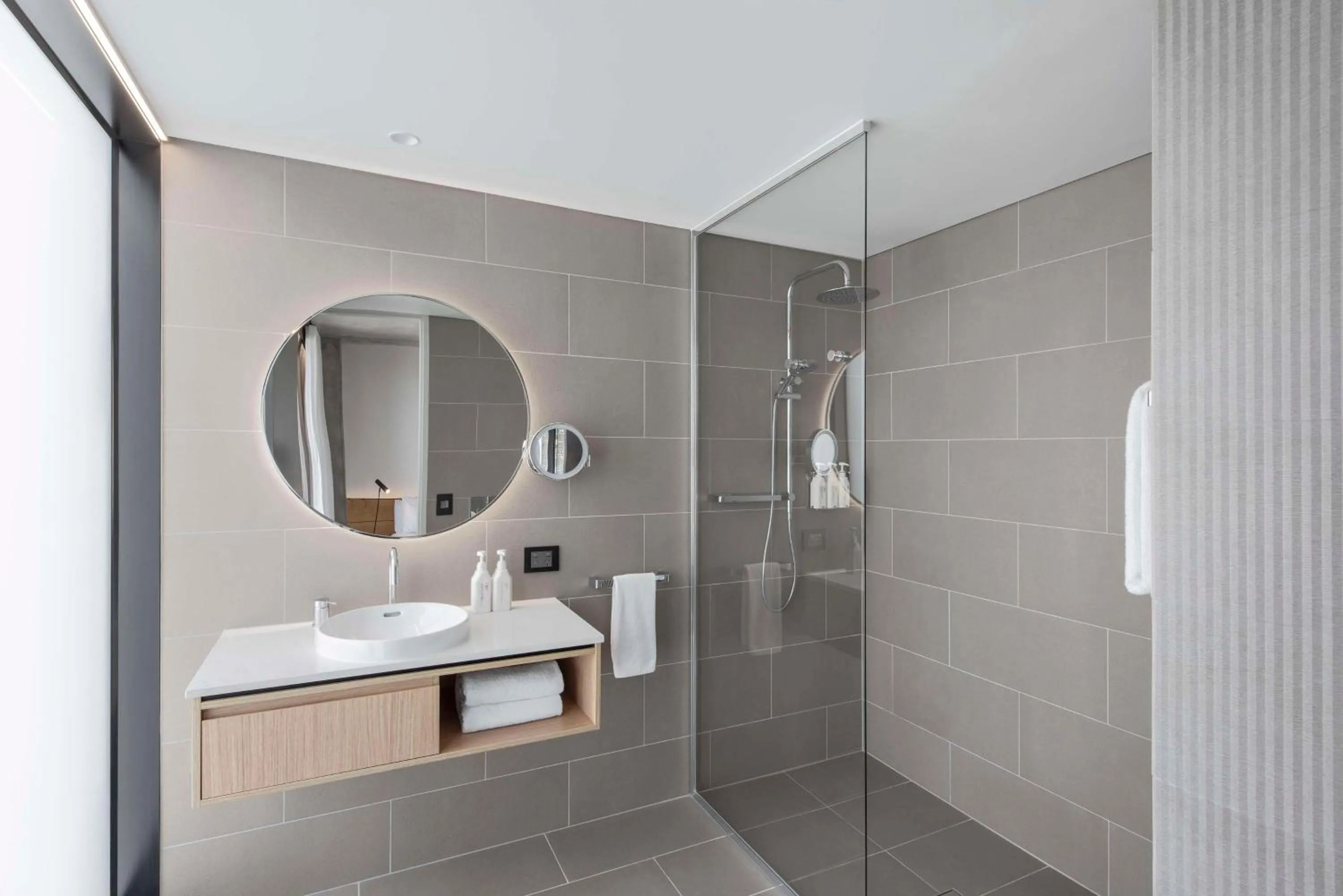 Shower in Vibe Hotel Adelaide