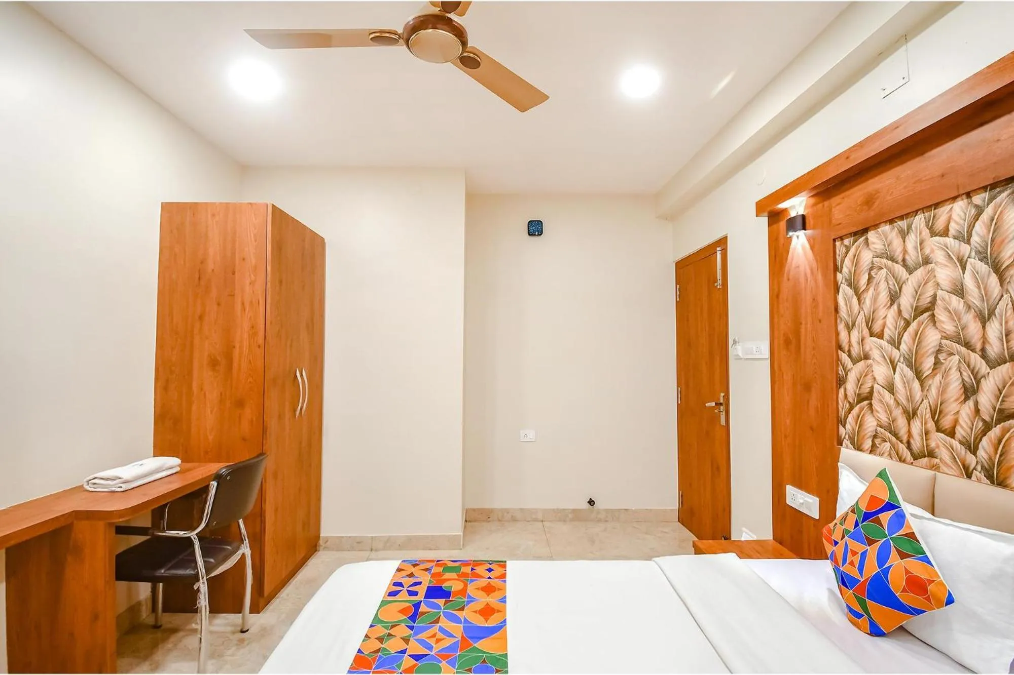 Bed in FabHotel Dreamworld Residency - Near Bisarjan Ghat