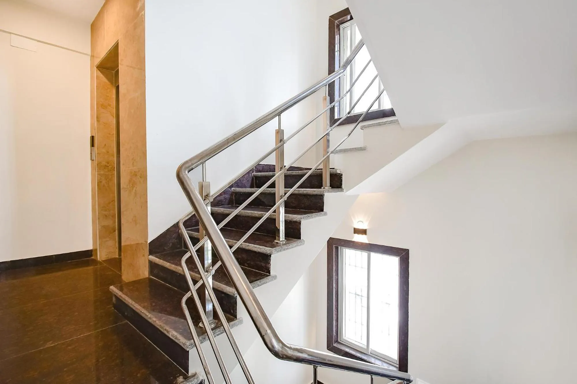 Lobby or reception in FabHotel Dreamworld Residency - Near Bisarjan Ghat