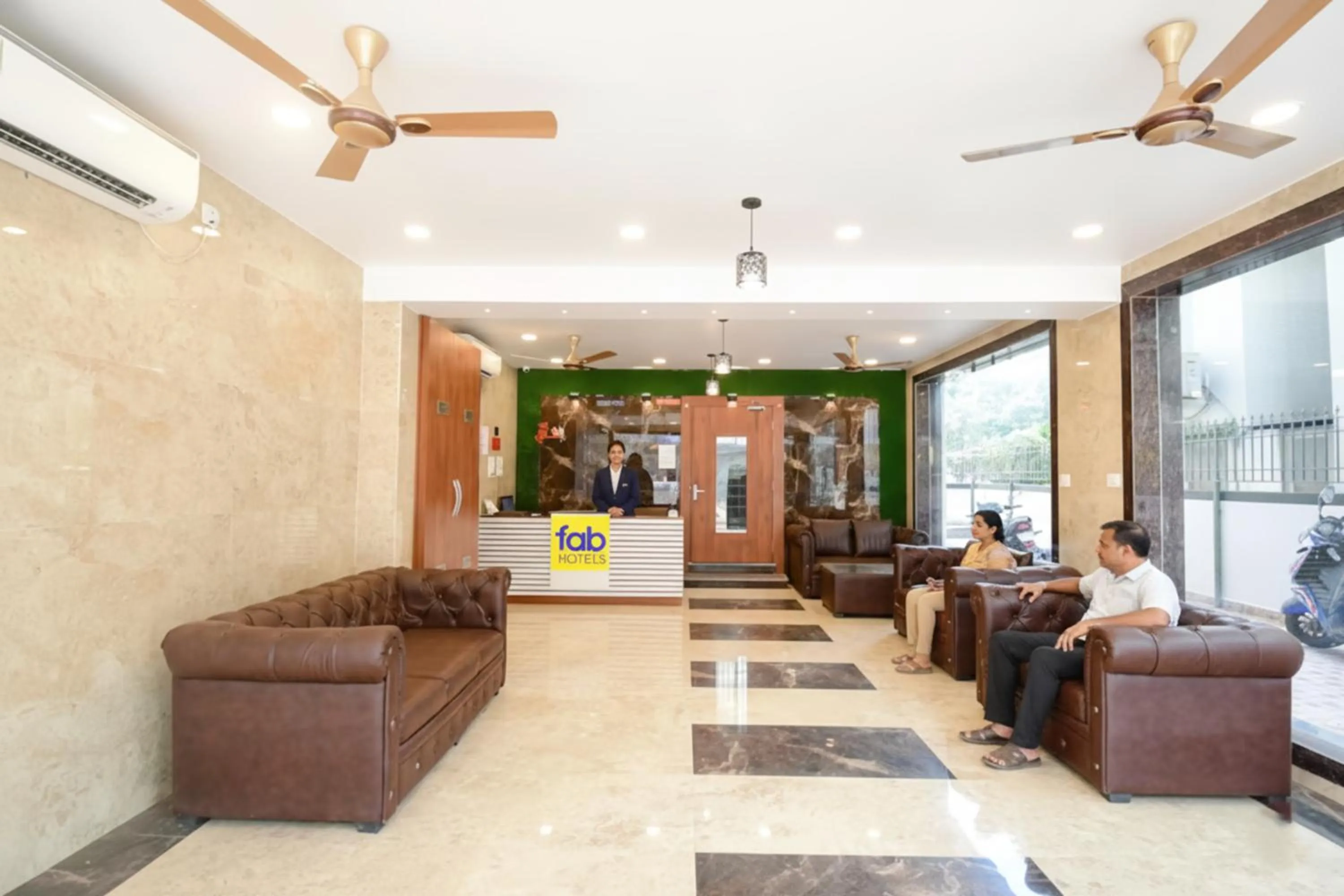 Lobby or reception in FabHotel Dreamworld Residency - Near Bisarjan Ghat