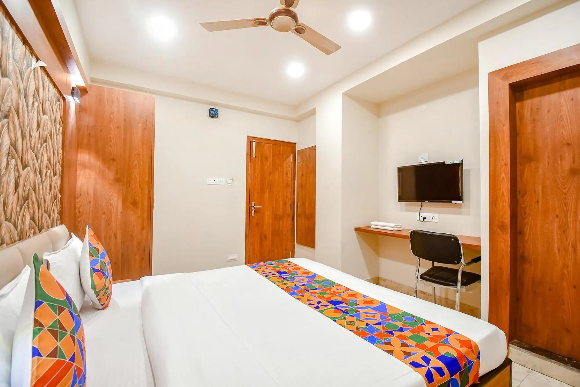 Bed in FabHotel Dreamworld Residency - Near Bisarjan Ghat