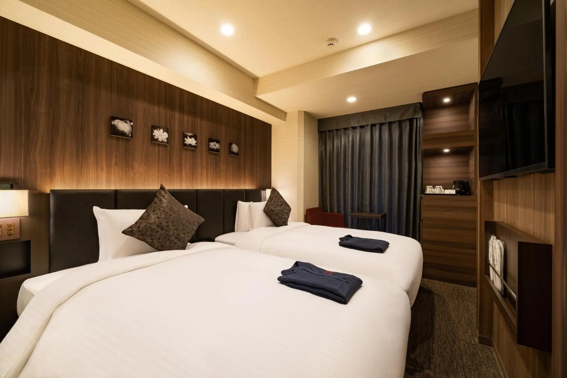 Photo of the whole room, Bed in Hotel Shuranza MAKUHARI BAY