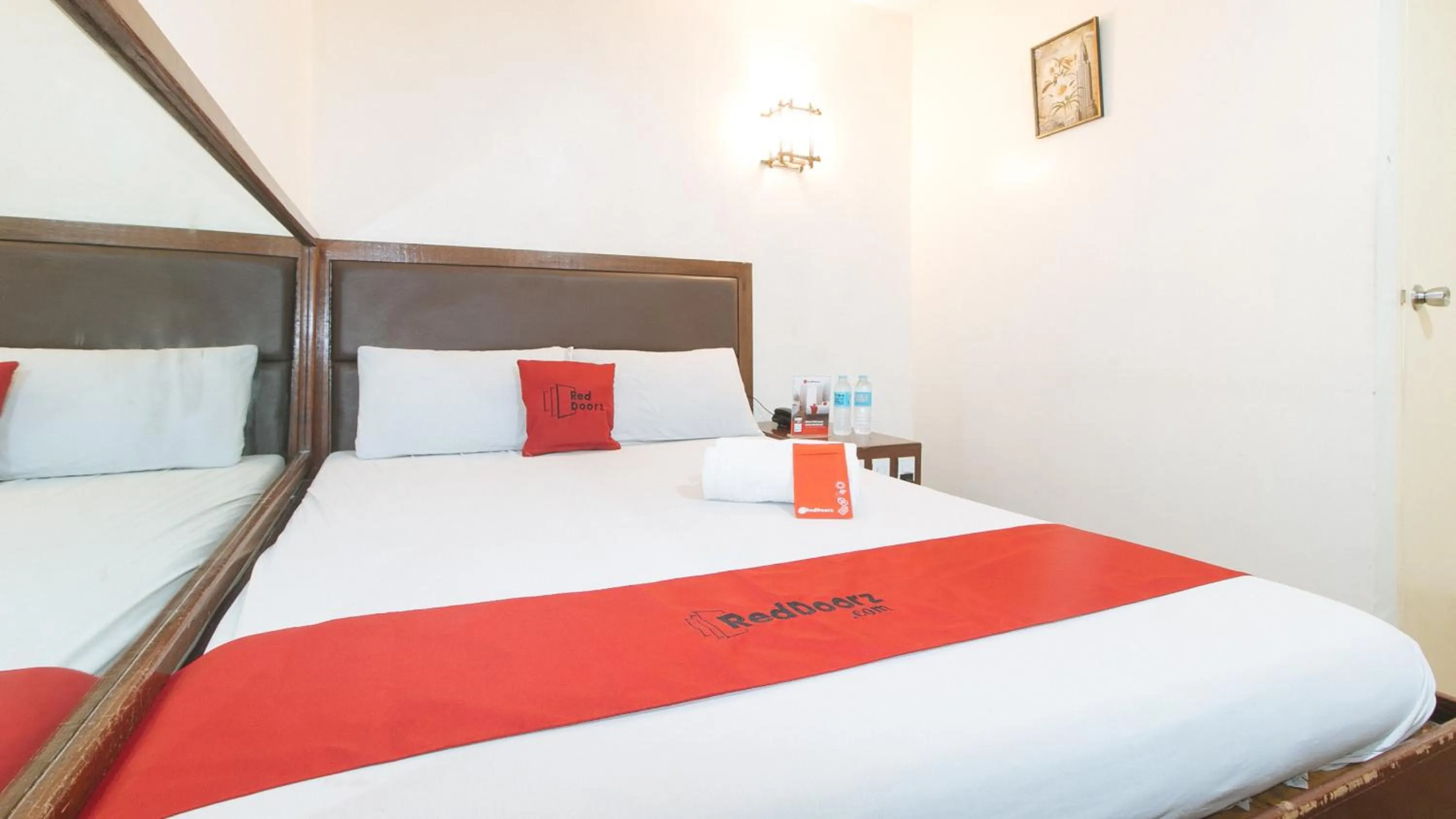 Bed in RedDoorz @ Riches Holiday Hotel Avenida