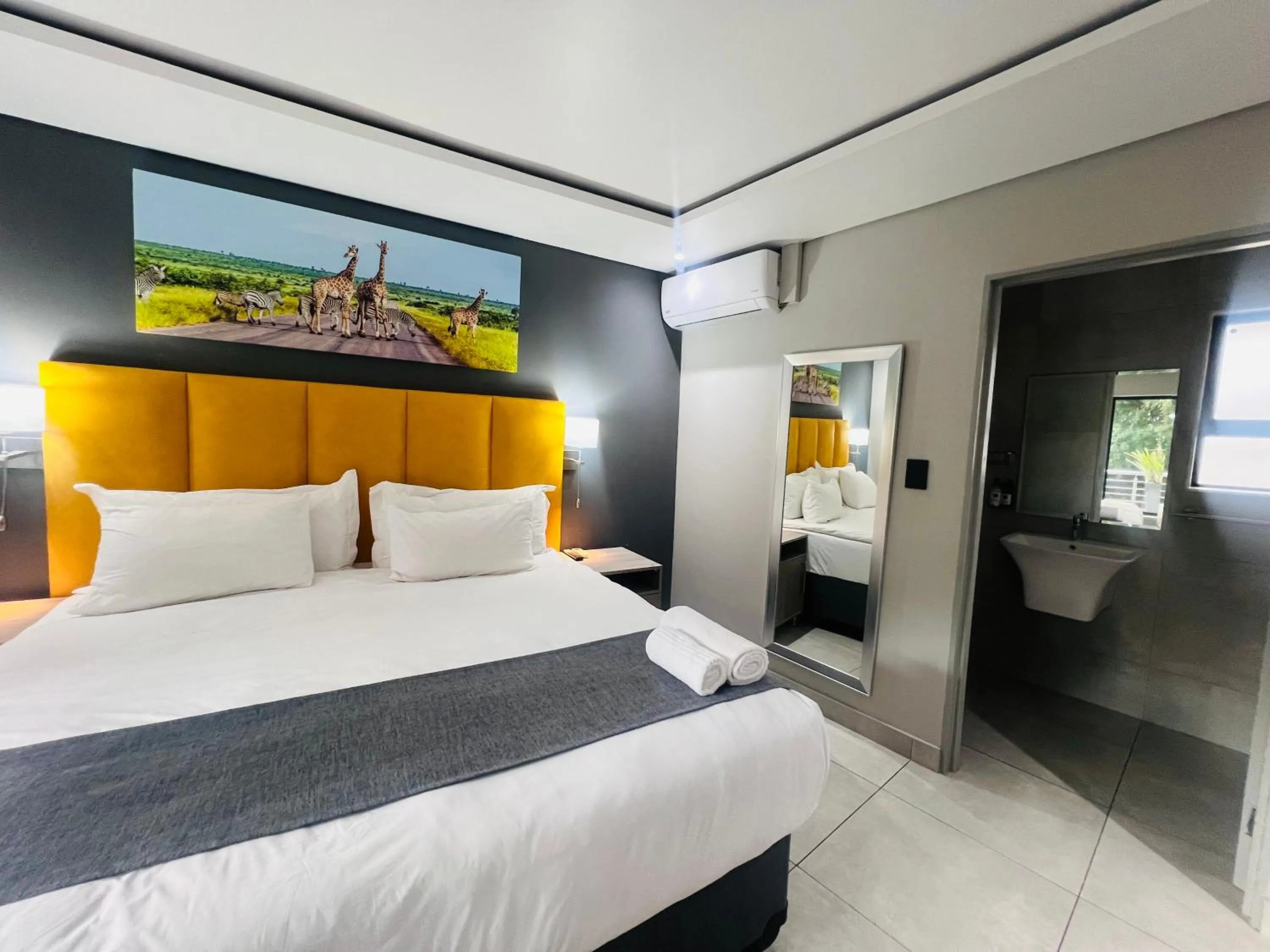 Bed in Khayalami Hotel - Mbombela