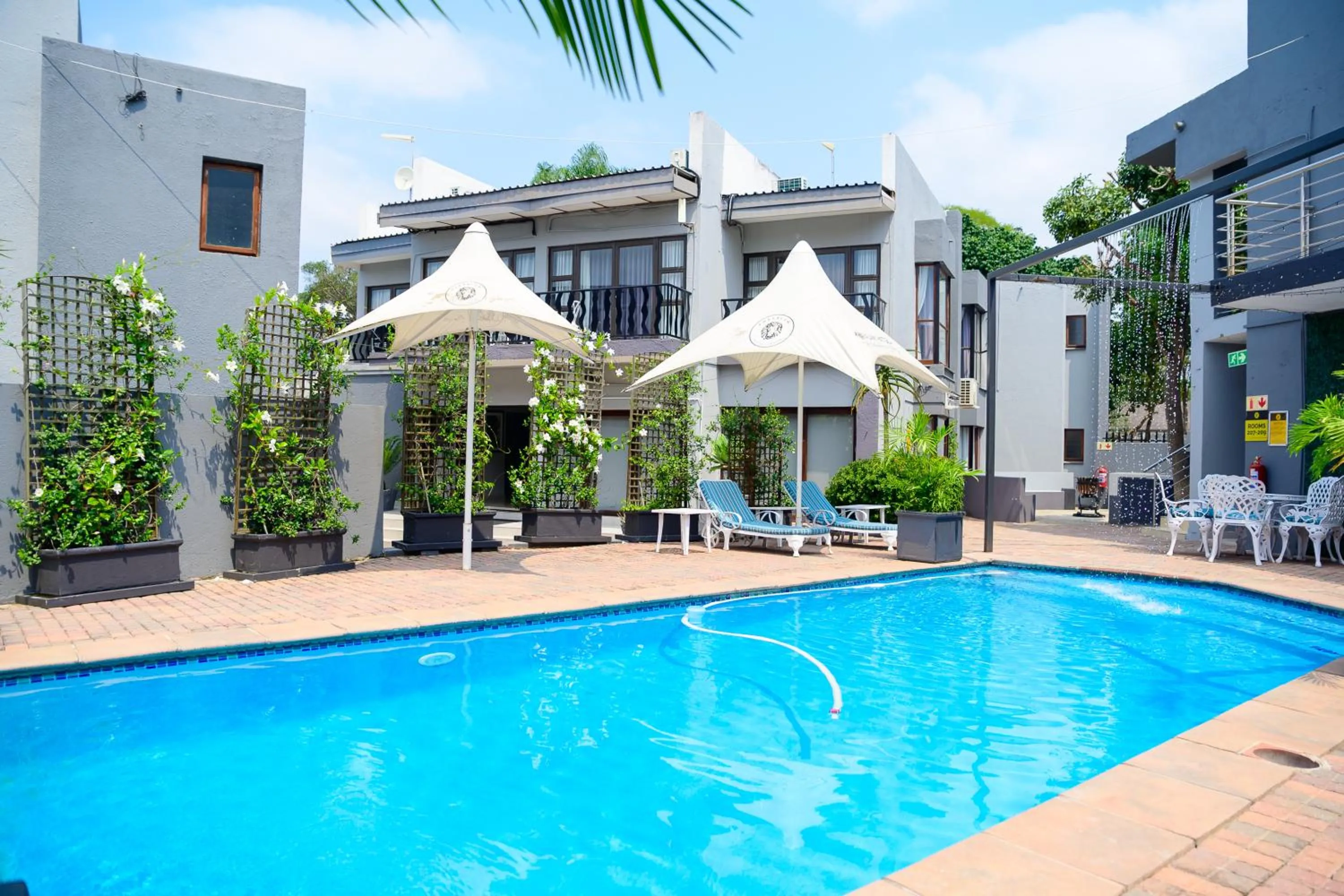 Lounge or bar in Khayalami Hotel - Mbombela