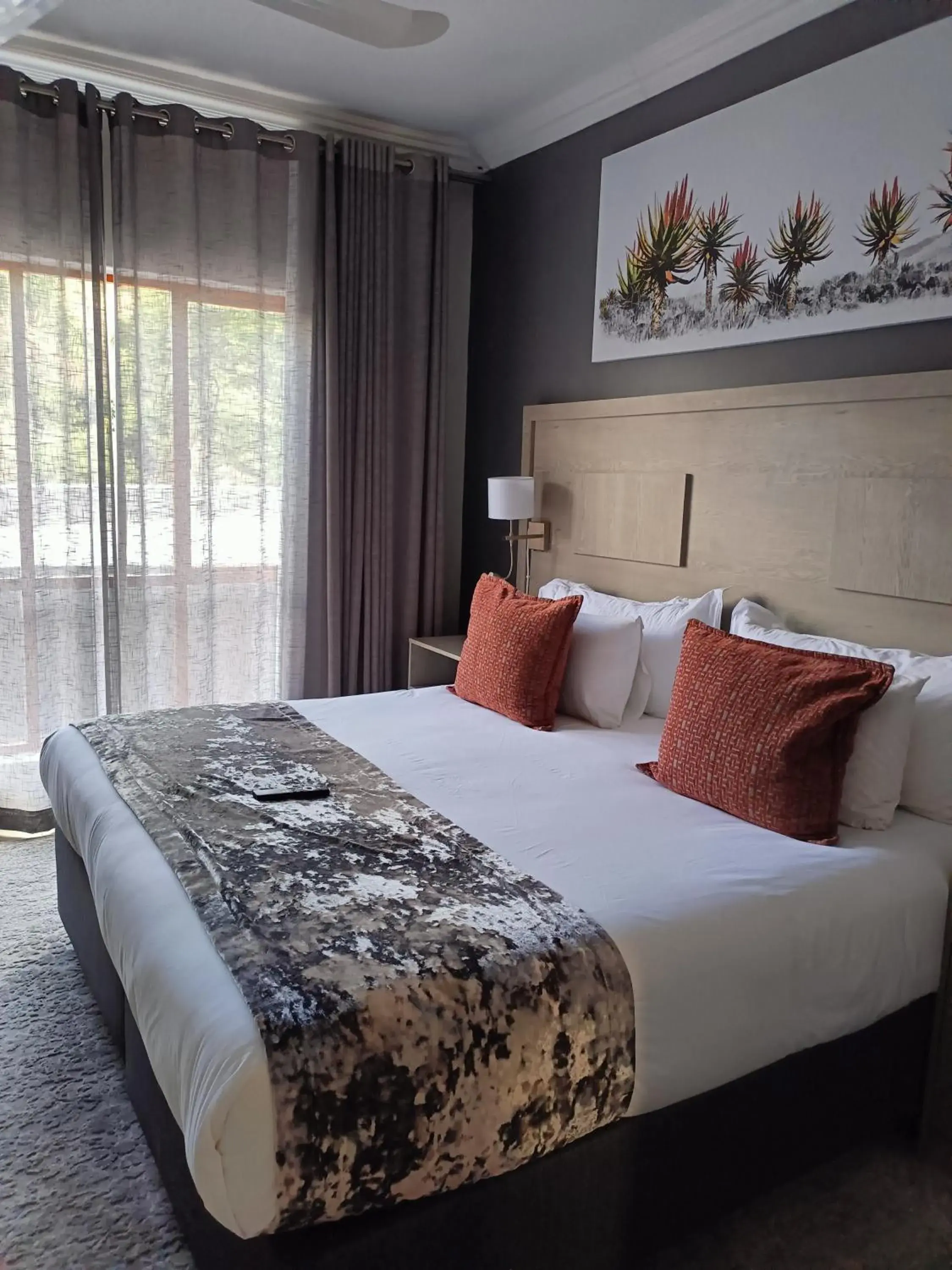 Deluxe King Room in Khayalami Hotel - Mbombela Deluxe King Room in Khayalami Hotel - Mbombela