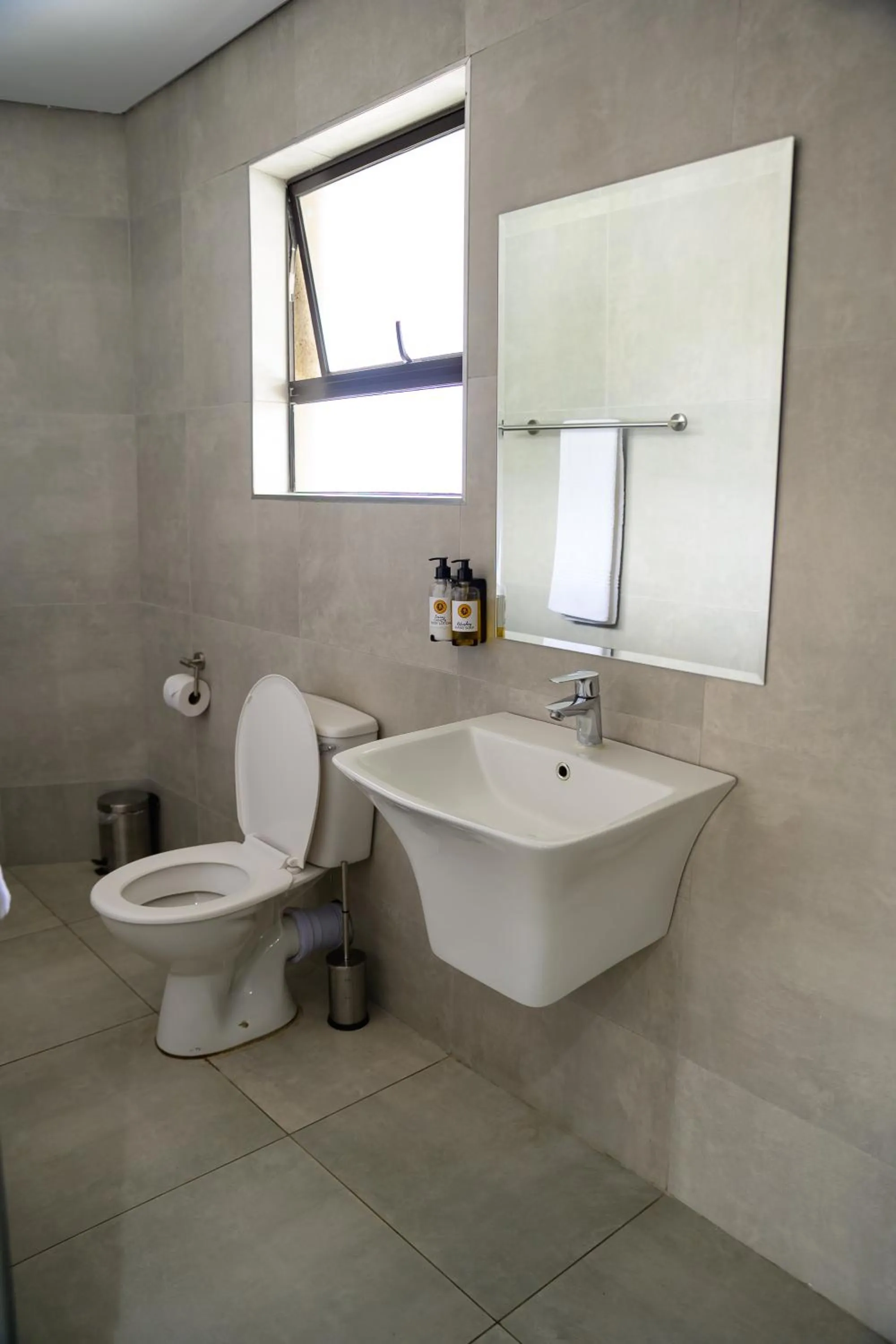 Bathroom in Khayalami Hotel - Mbombela