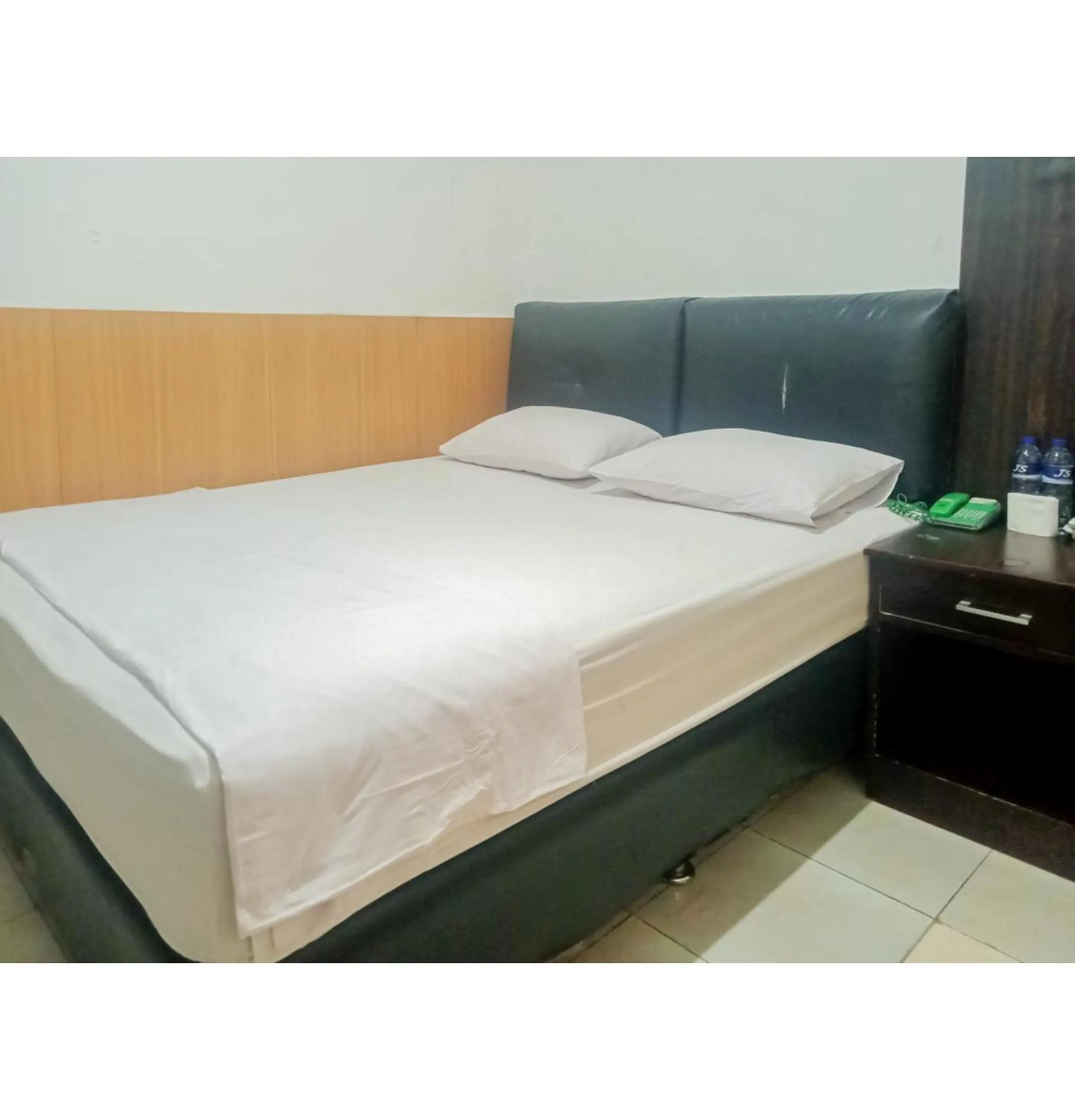 Bedroom, Bed in Homestay Akik Hijau Near Panakkukang