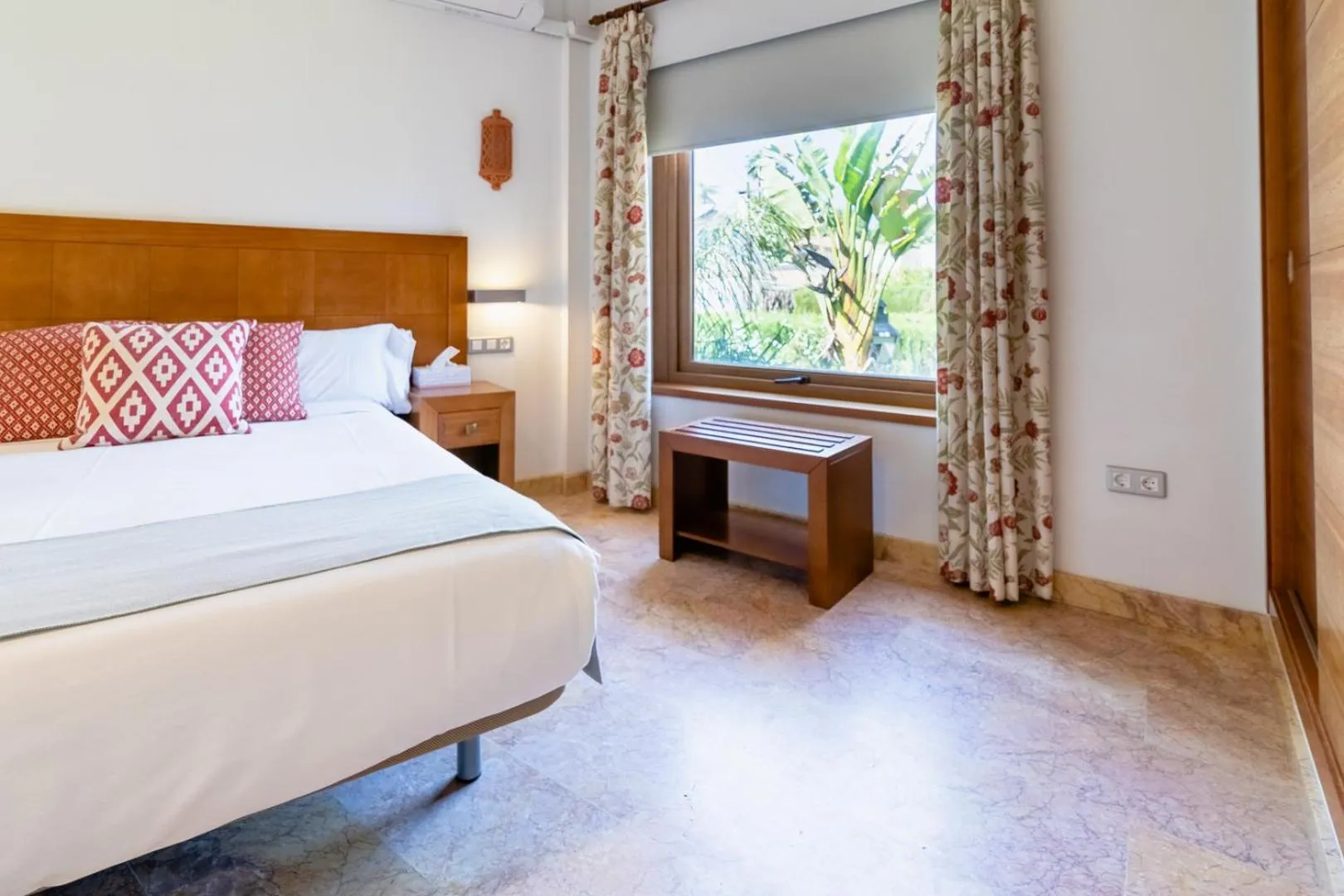 Photo of the whole room, Bed in Hotel Riad Arruzafa