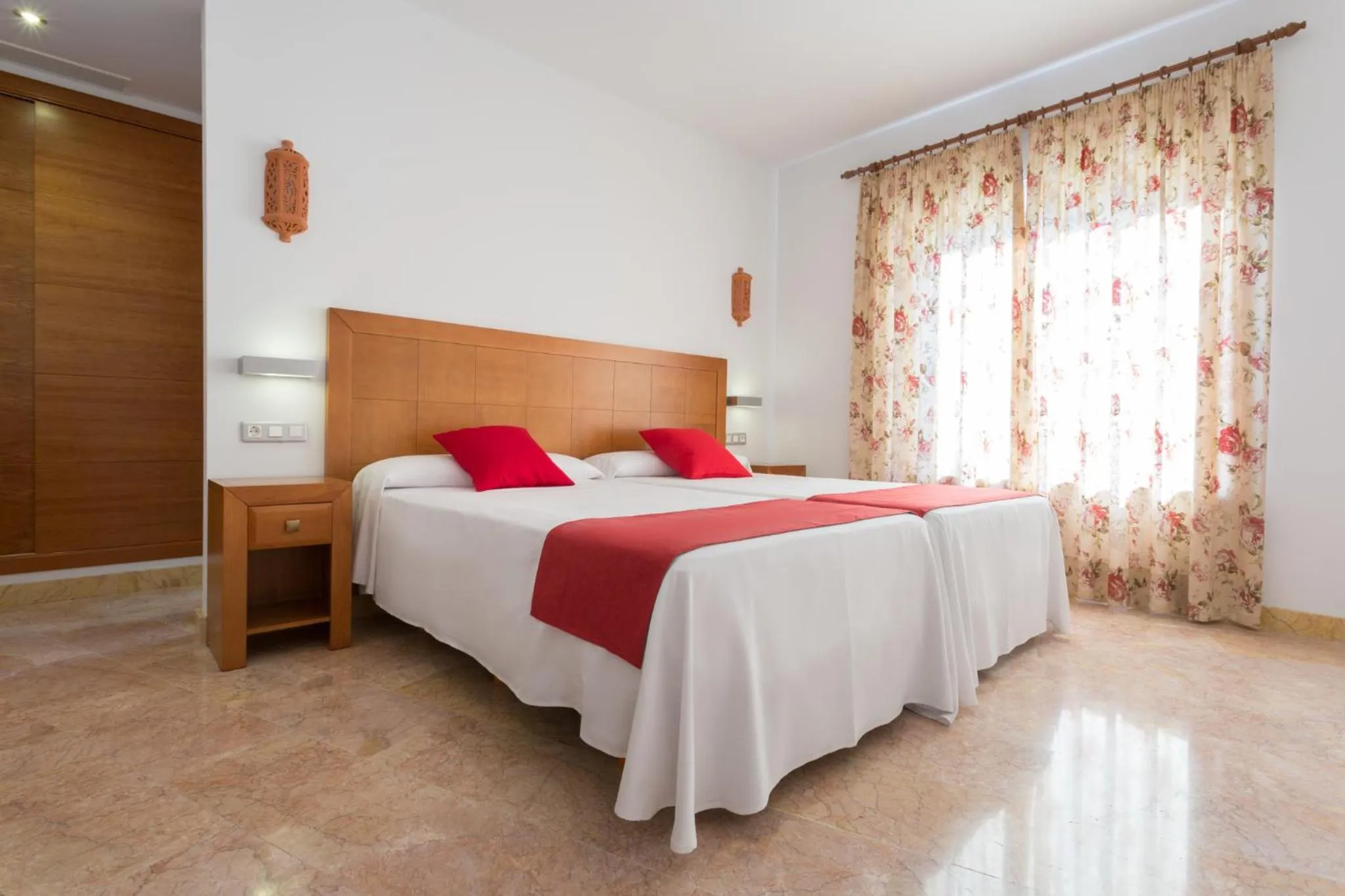 Photo of the whole room, Bed in Hotel Riad Arruzafa