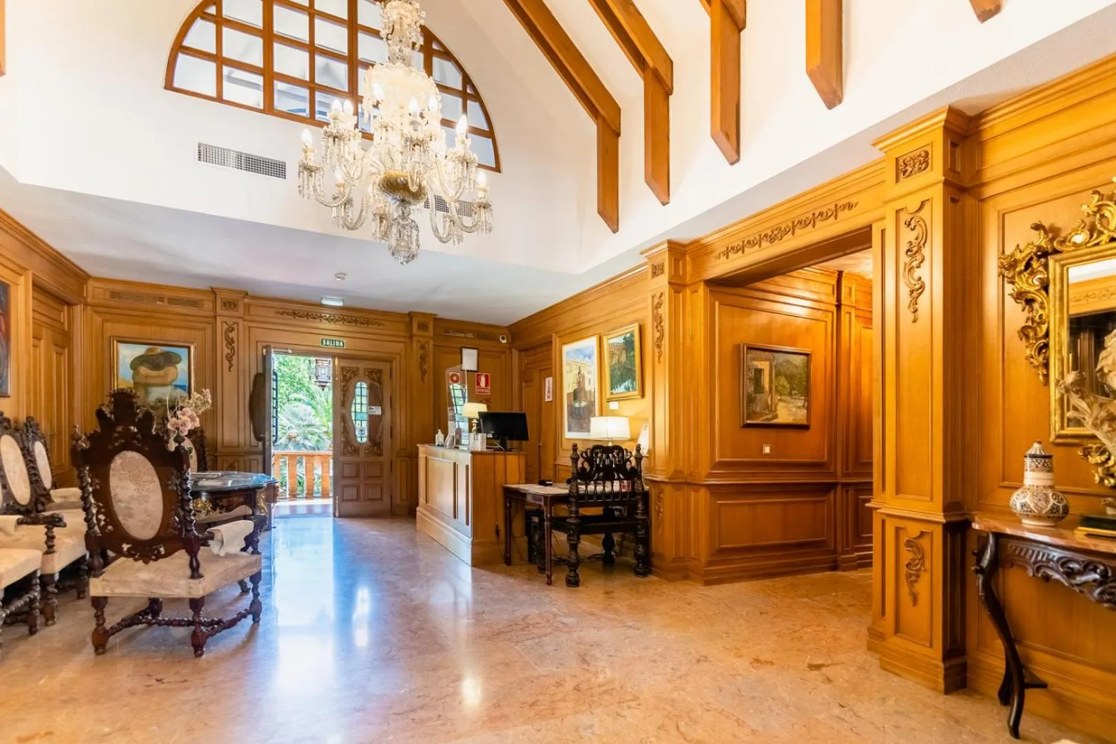 Property building in Hotel Riad Arruzafa