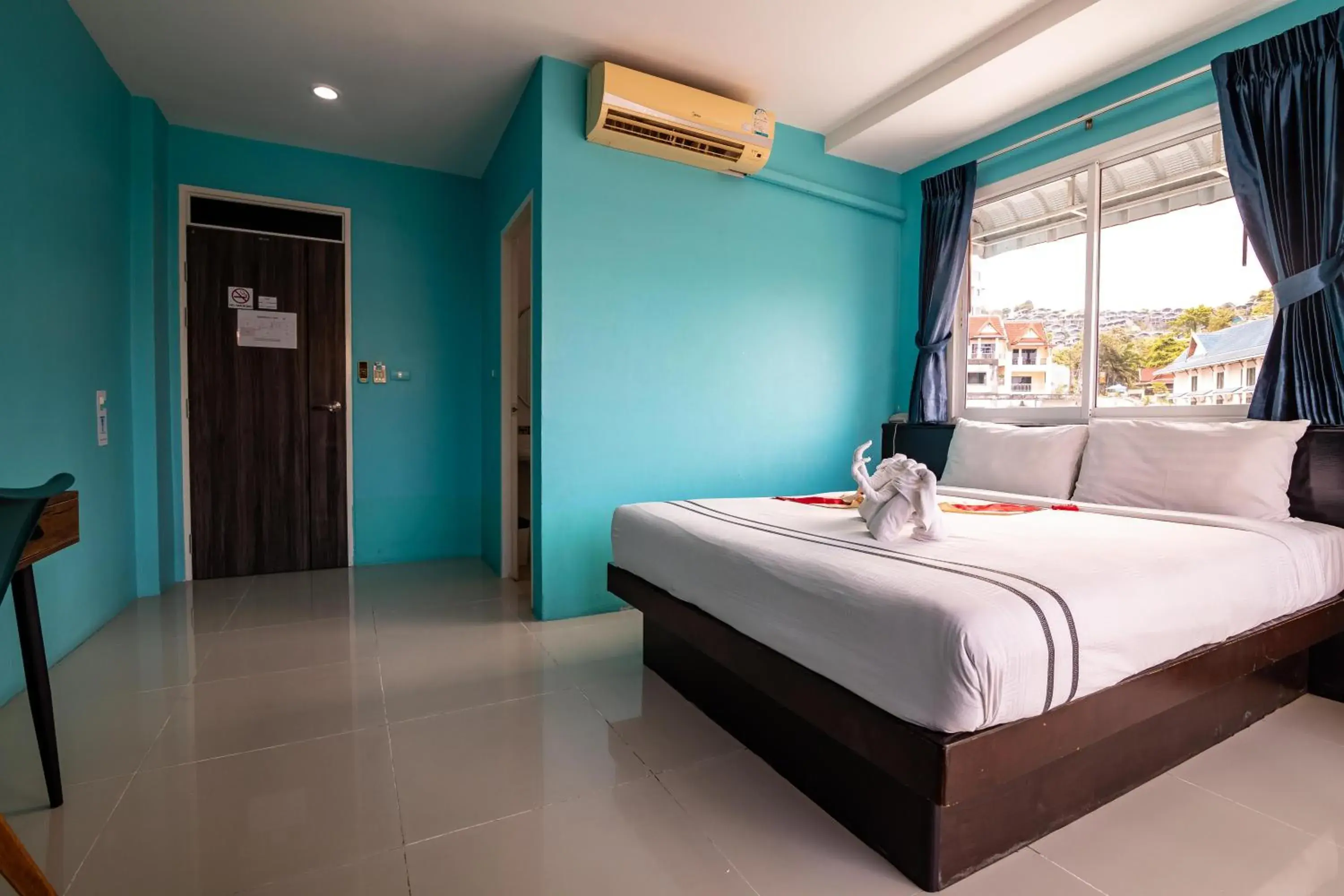 Deluxe Double Room in PATONG BLUE HOTEL Deluxe Double Room in PATONG BLUE HOTEL