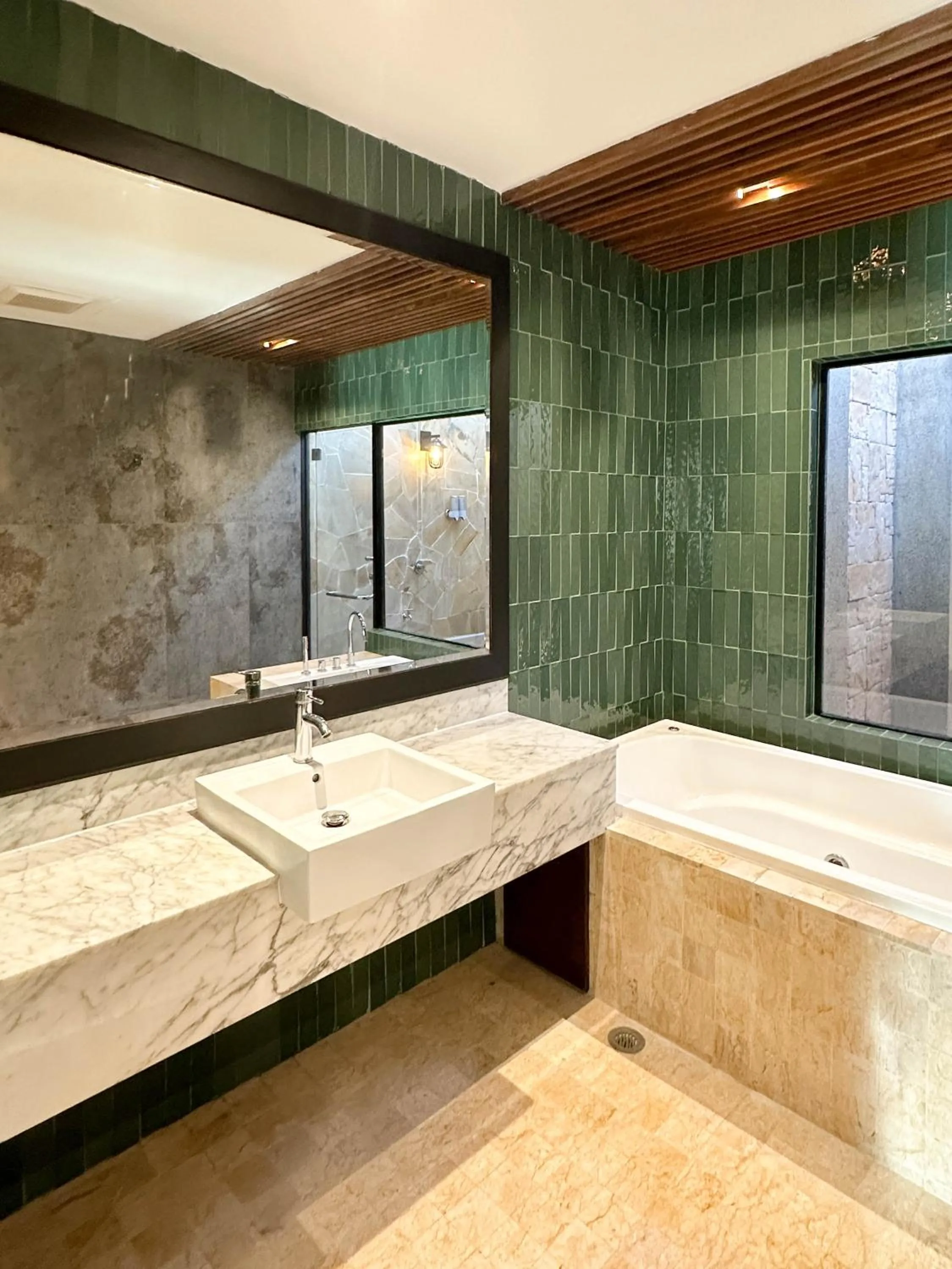 Shower in Bonheur at Karambunai