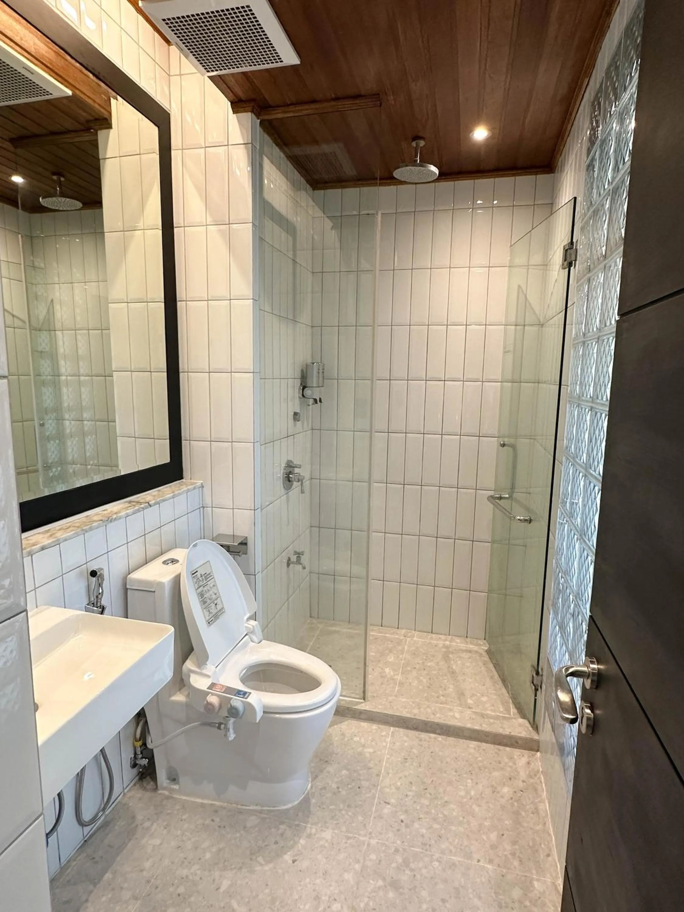 Shower in Bonheur at Karambunai