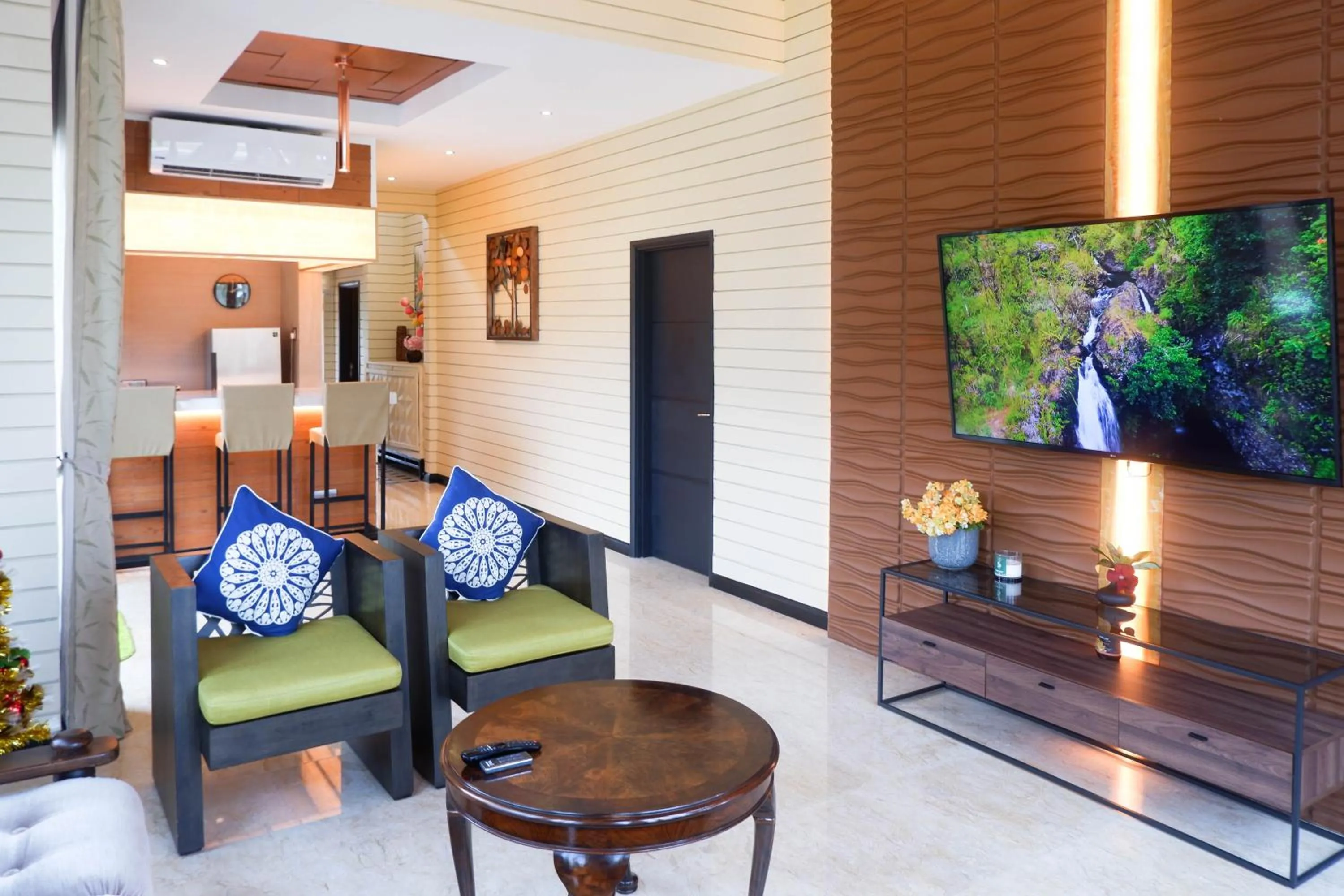 Communal lounge/ TV room in Bonheur at Karambunai