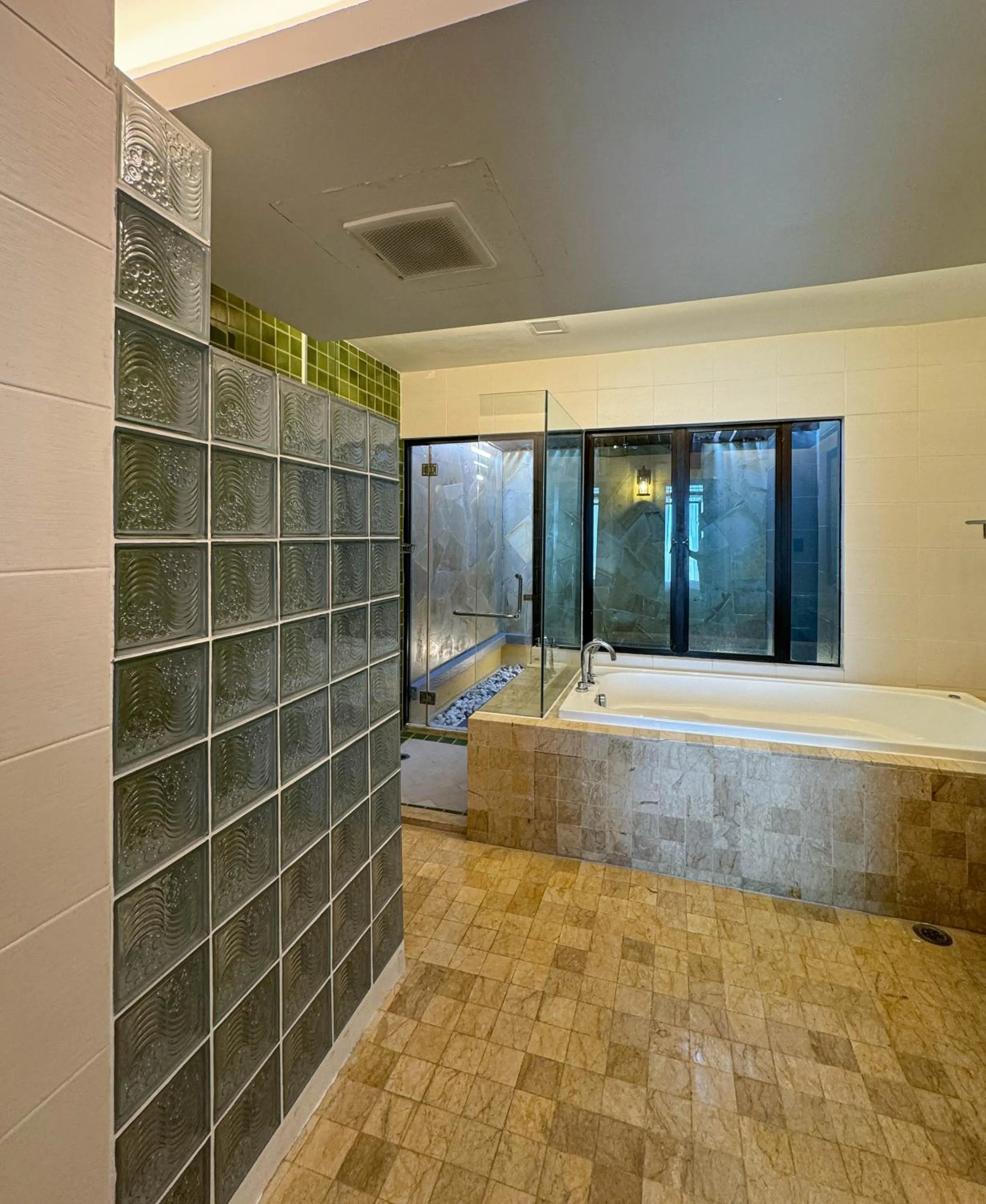 Hot Tub in Bonheur at Karambunai