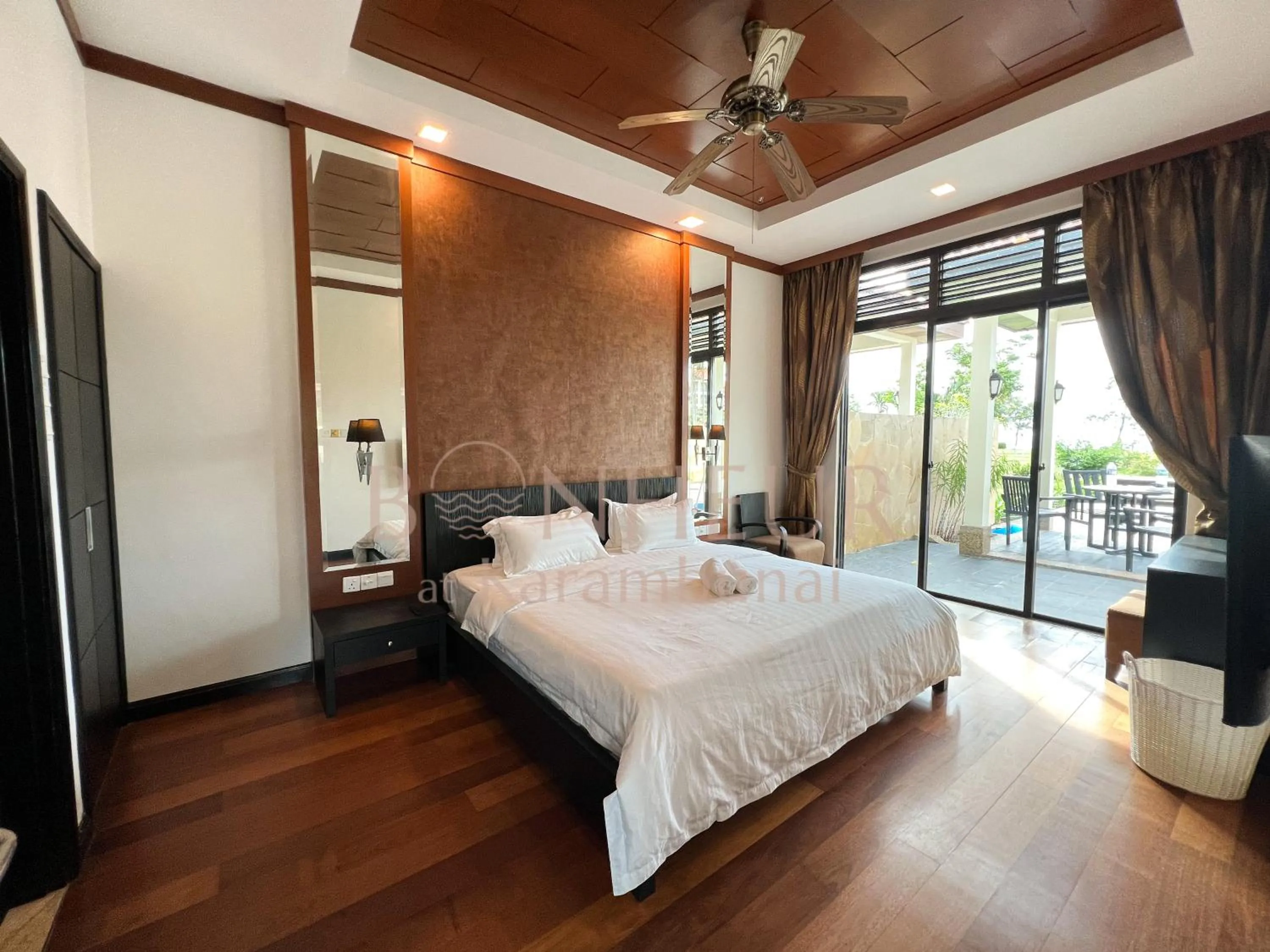 Bed in Bonheur at Karambunai