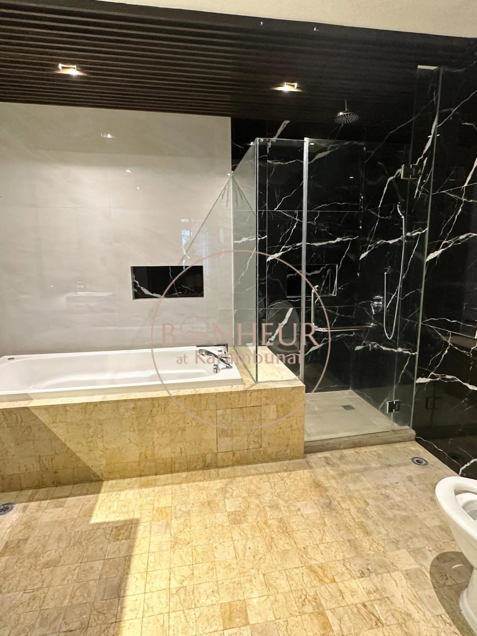 Shower in Bonheur at Karambunai