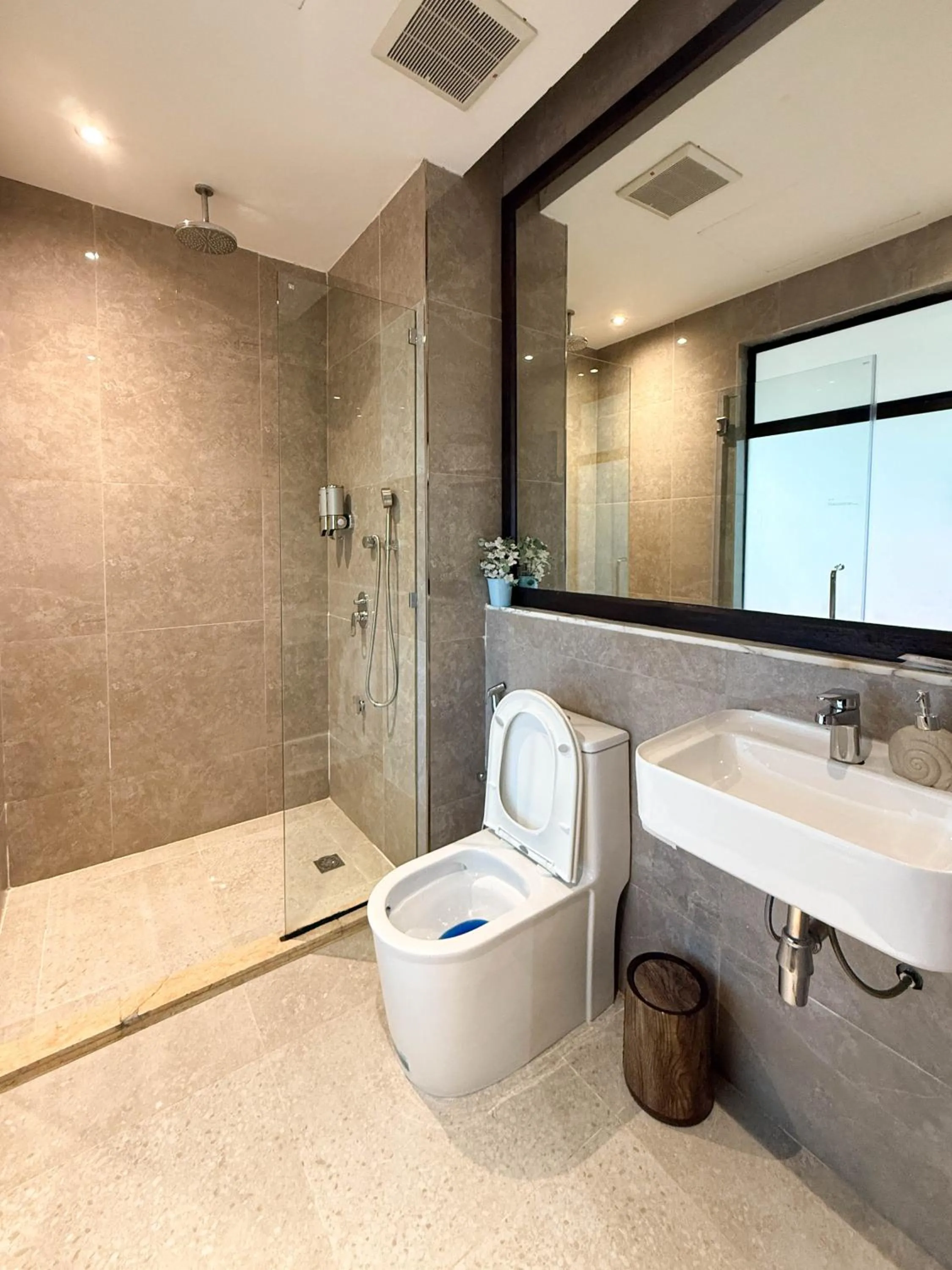 Shower in Bonheur at Karambunai