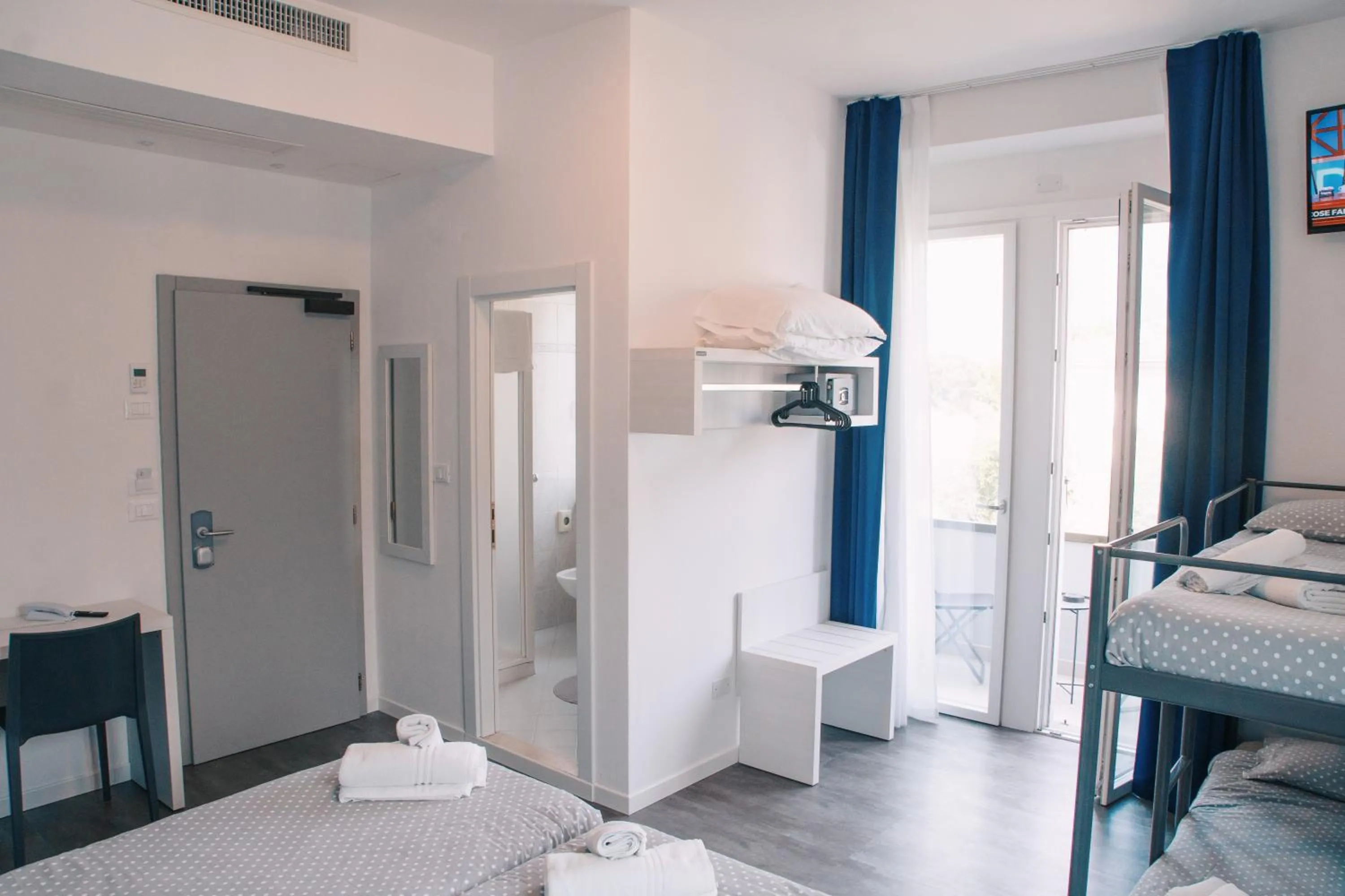 TV and multimedia, Bed in Hotel Aurora & Appartamenti