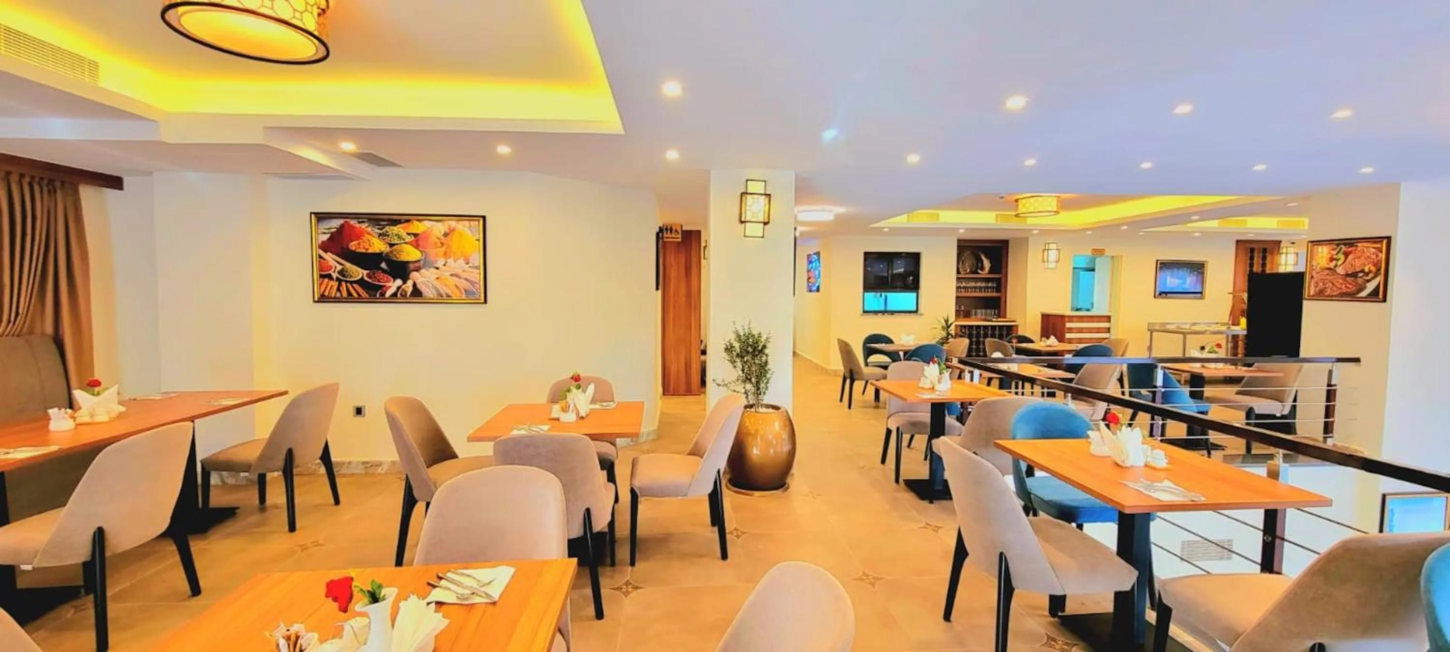 Restaurant/places to eat in TH BonRoyal Hotel