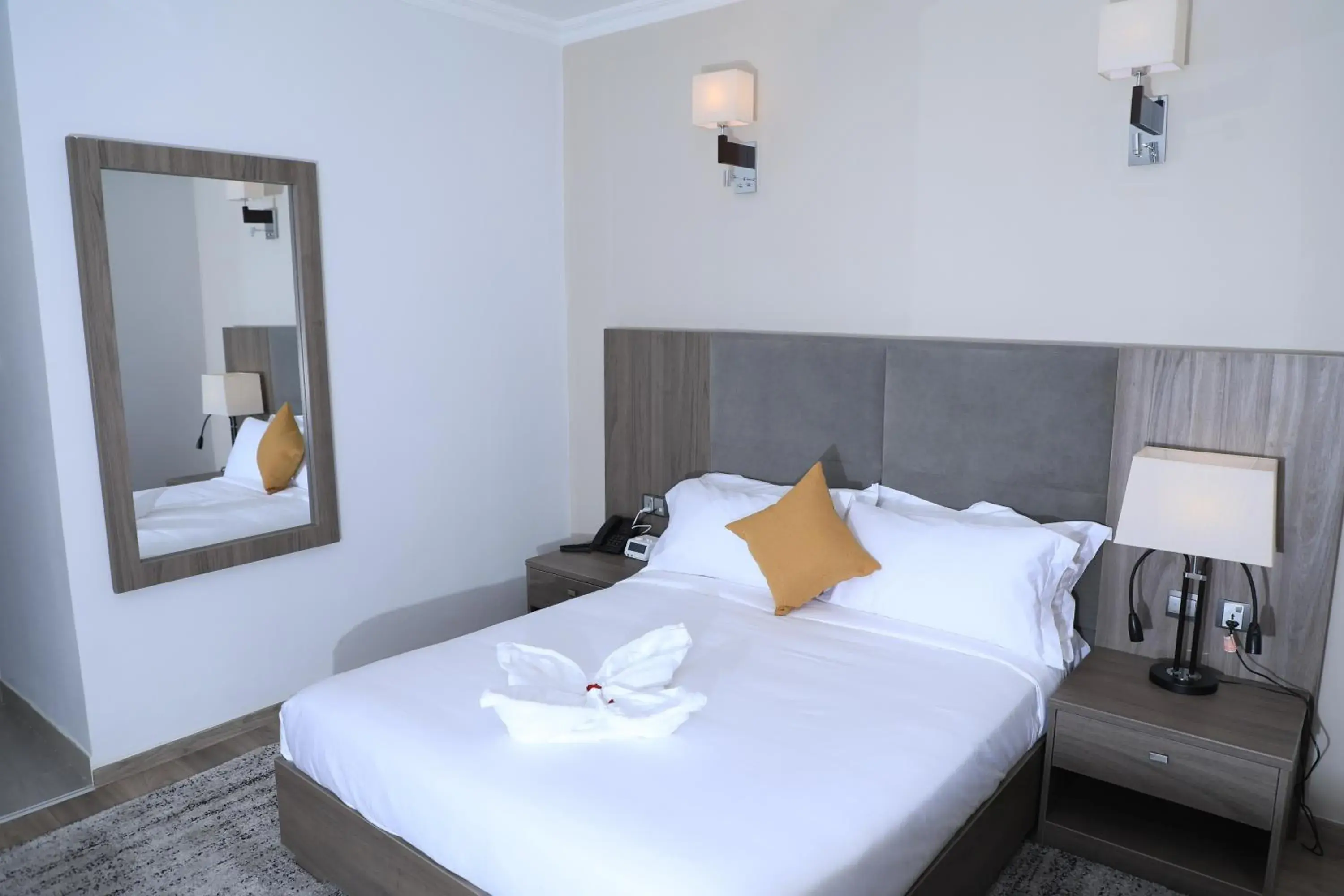 Standard King Room - single occupancy in TH BonRoyal Hotel Standard King Room - single occupancy in TH BonRoyal Hotel