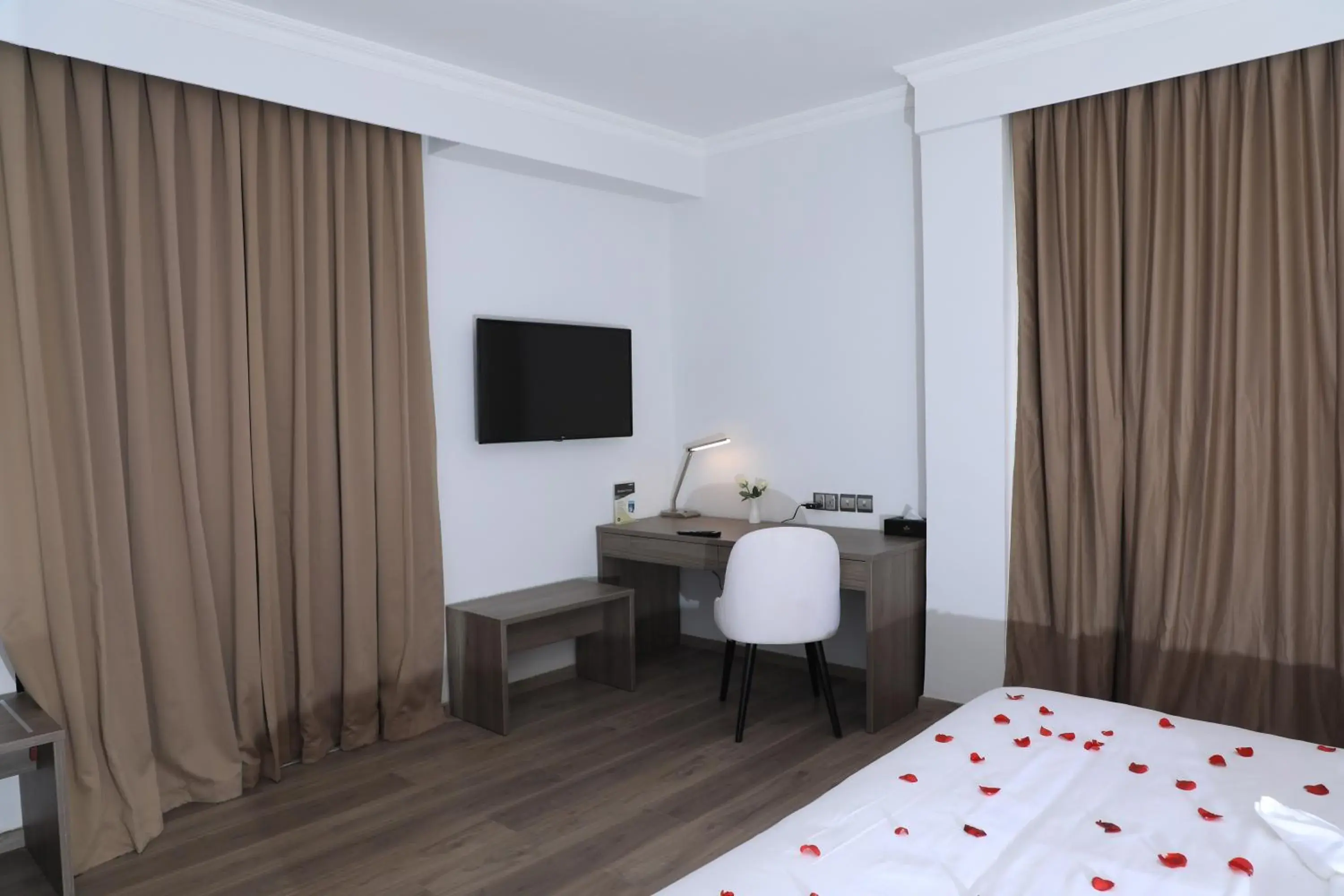 Deluxe King Room - single occupancy in TH BonRoyal Hotel Deluxe King Room - single occupancy in TH BonRoyal Hotel