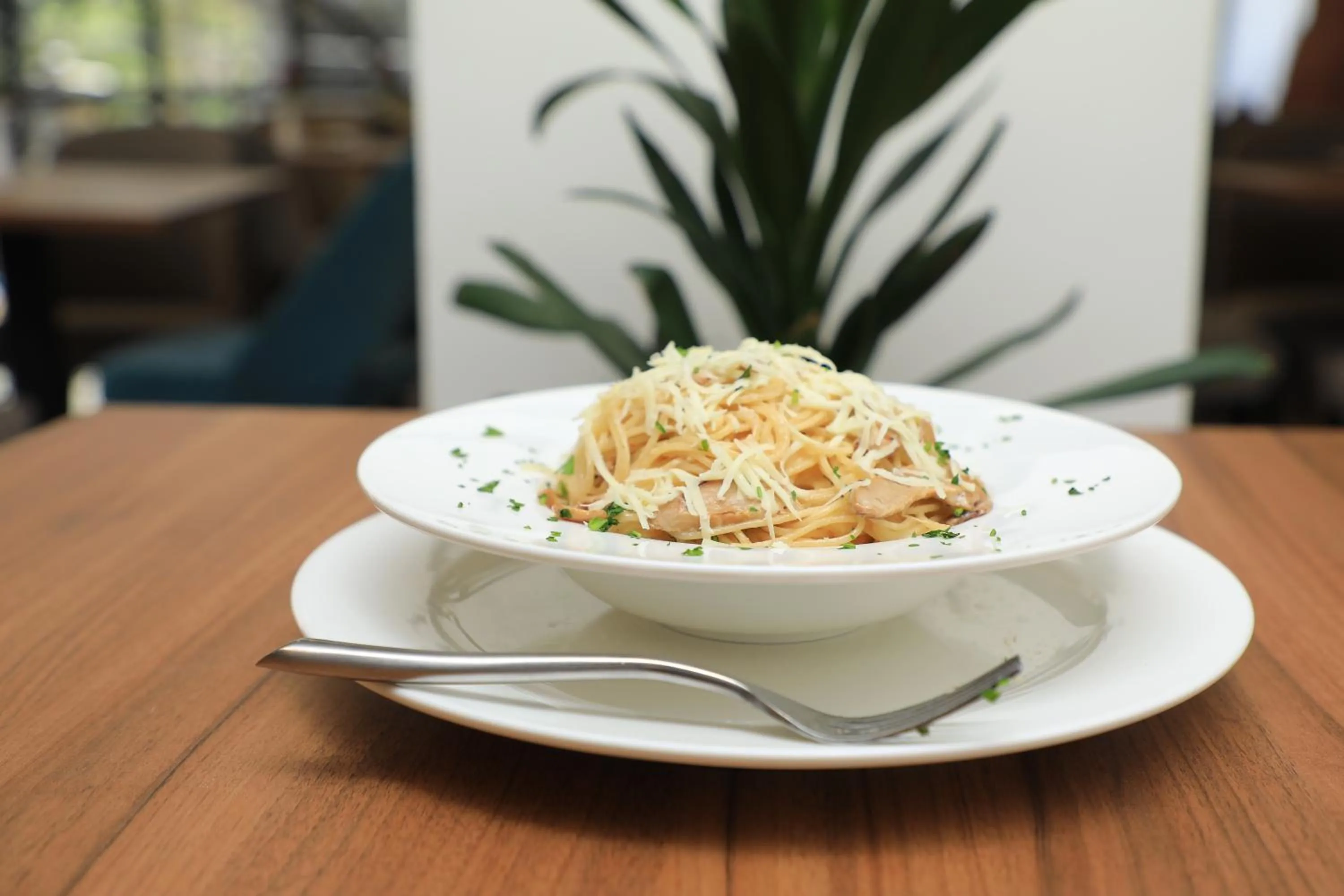 Restaurant/places to eat in TH BonRoyal Hotel