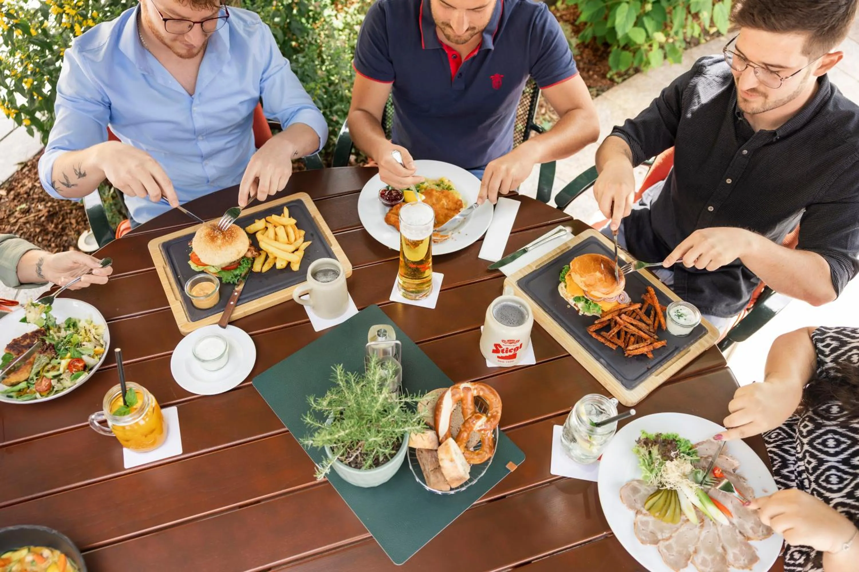 Restaurant/places to eat in Gasthof Hotel Jägerwirt